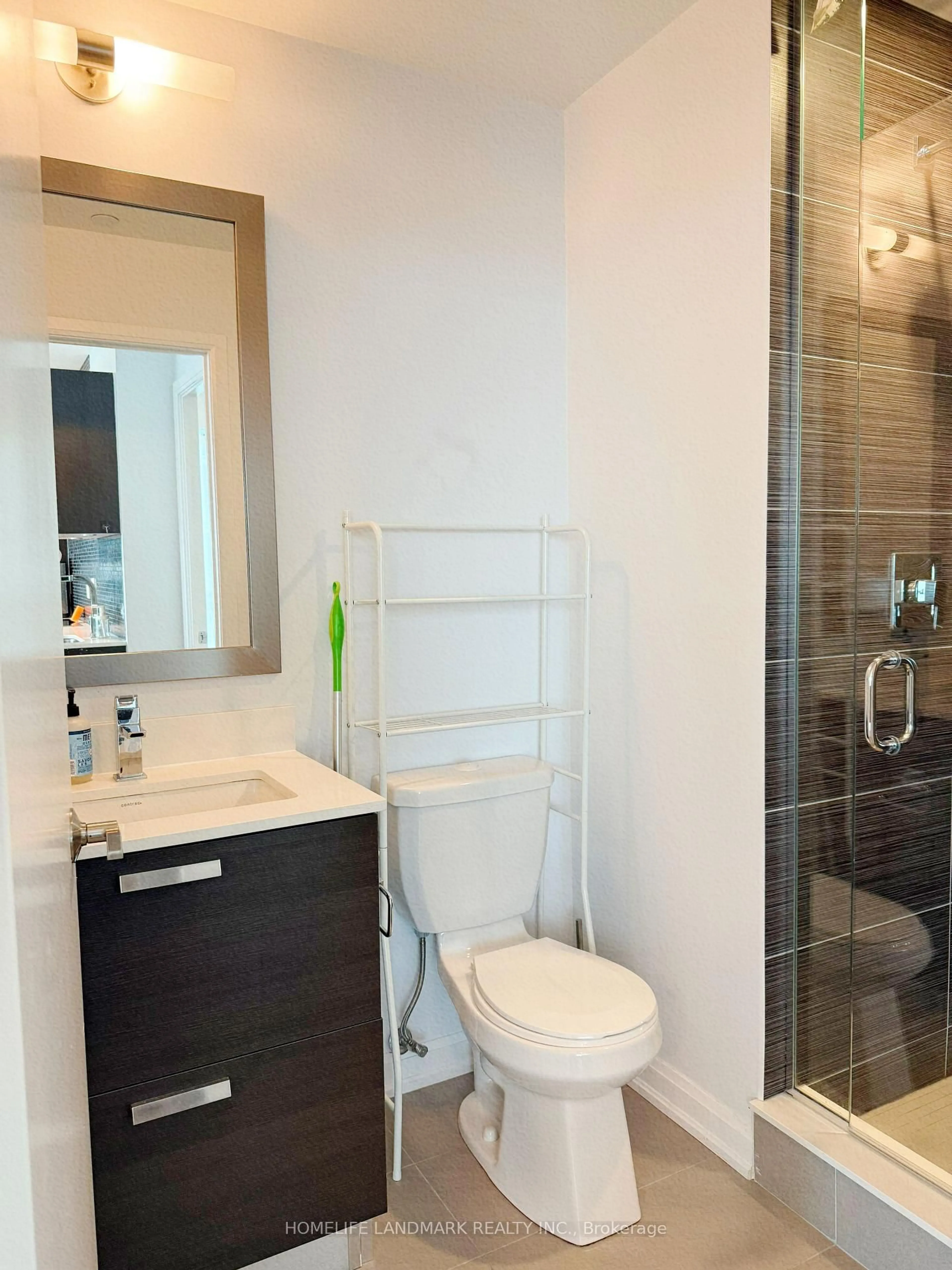 Contemporary bathroom, ceramic/tile floor for 11 Bogert Ave #2802, Toronto Ontario M2N 0H4