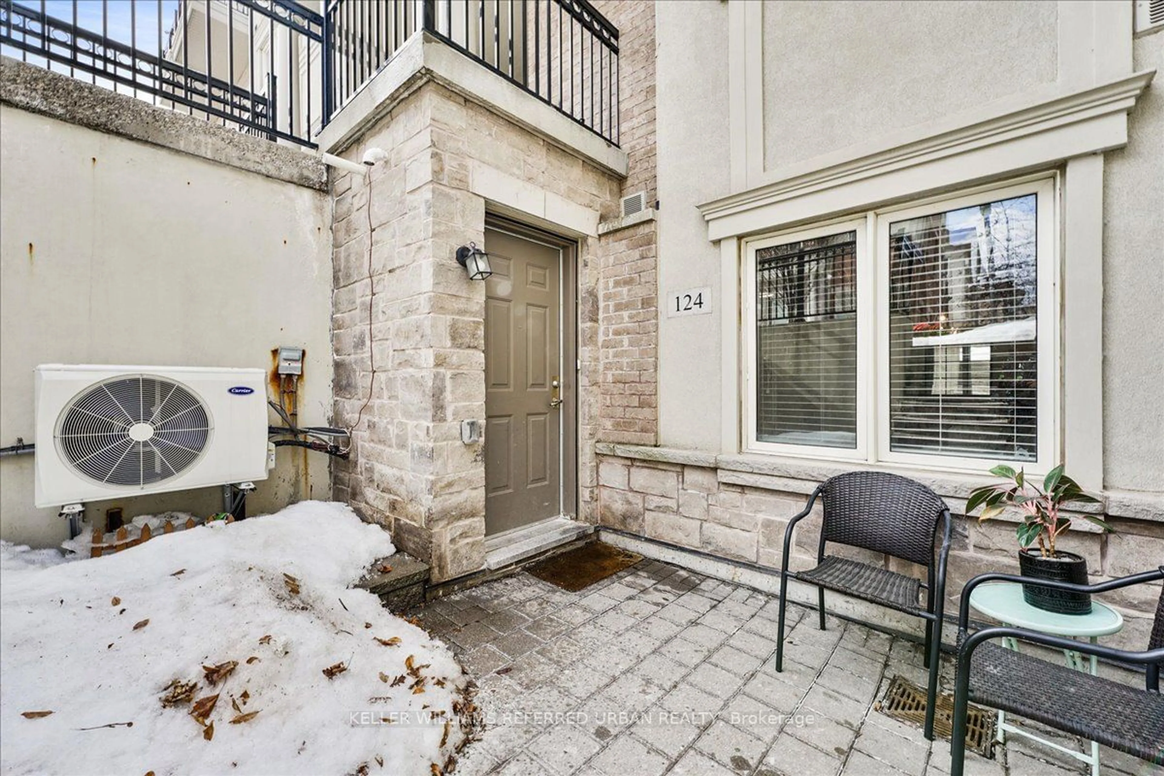 Patio, street for 19 Coneflower Cres #124, Toronto Ontario M2R 0A5