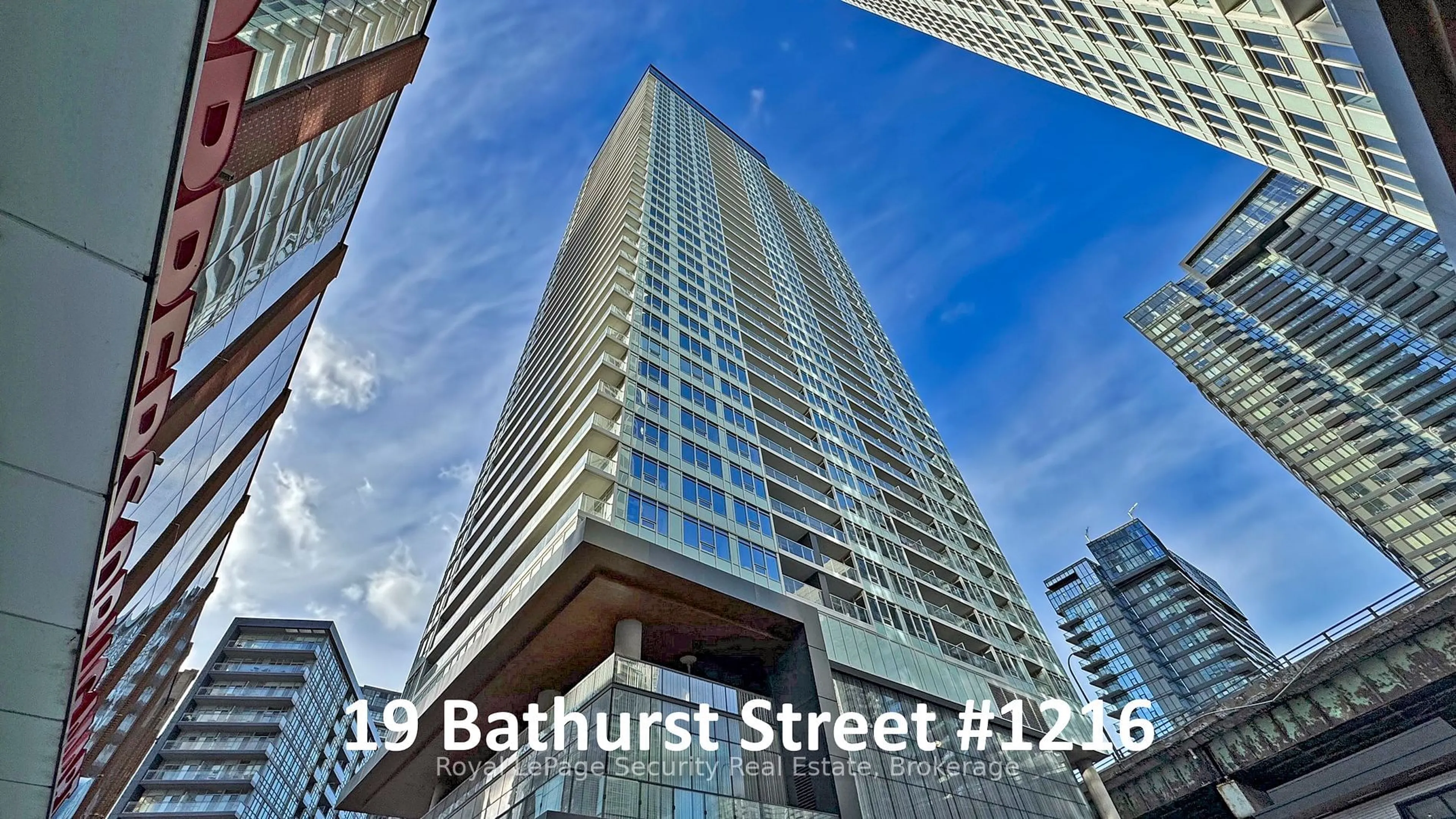 A pic from outside/outdoor area/front of a property/back of a property/a pic from drone, street for 19 Bathurst St #1216, Toronto Ontario M5V 0N2