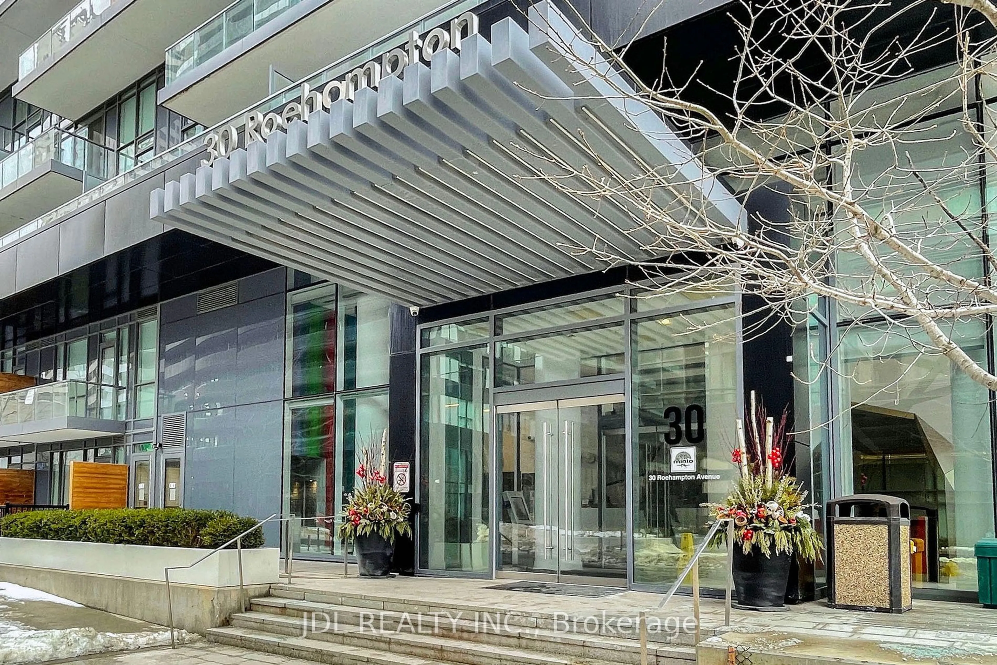 Indoor foyer for 30 Roehampton Ave #2610, Toronto Ontario M4P 1R2