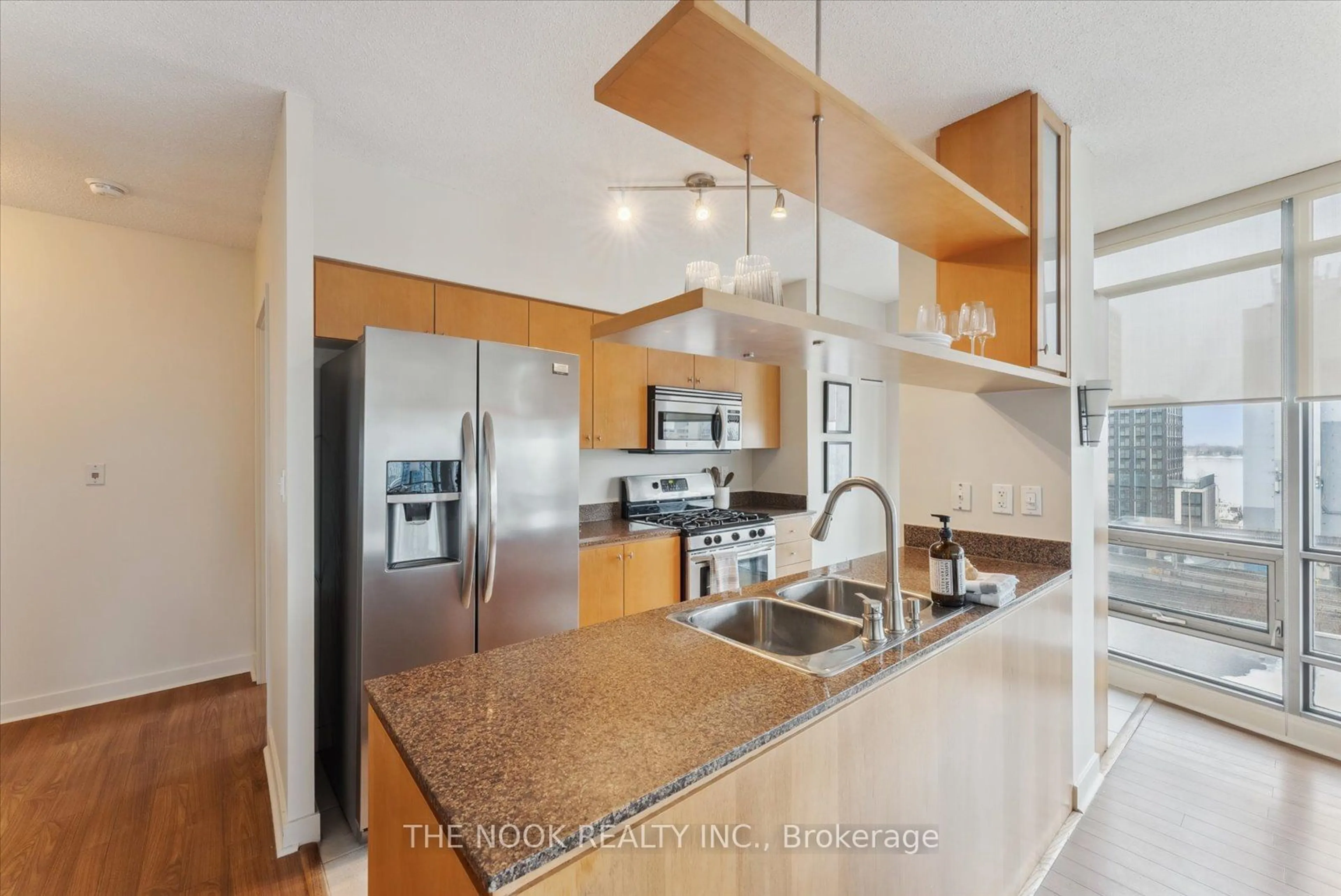 Open concept kitchen, unknown for 3 Navy Wharf Crt #902, Toronto Ontario M5V 3V1