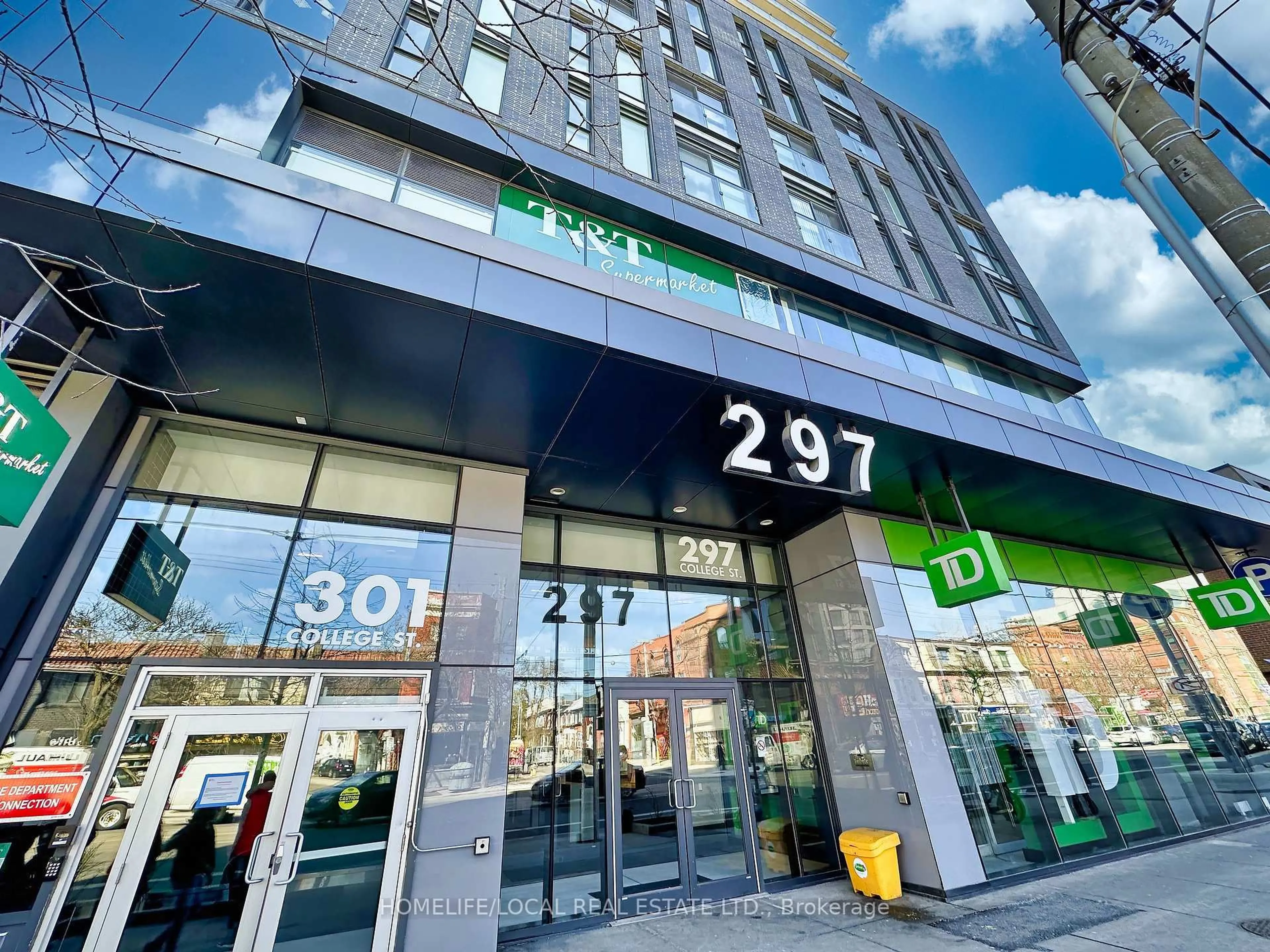 Indoor foyer for 297 College St ## 506, Toronto Ontario M5T 0C2