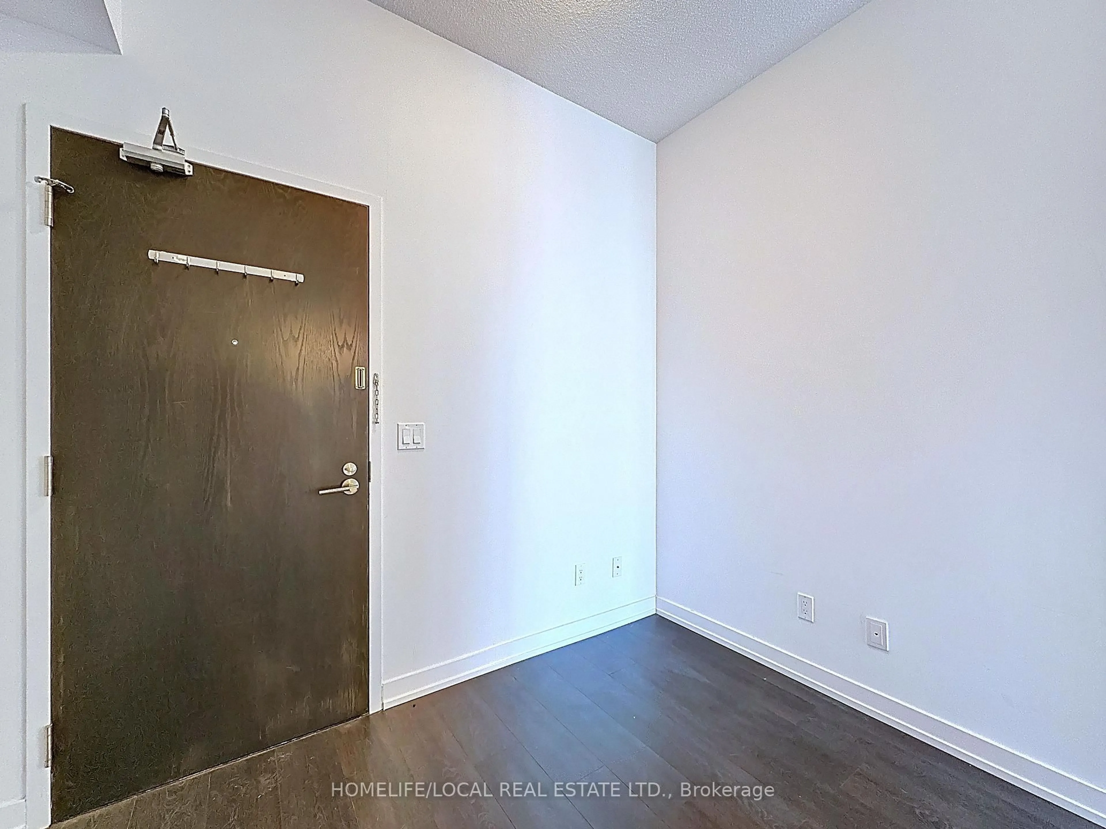 Indoor entryway for 297 College St ## 506, Toronto Ontario M5T 0C2