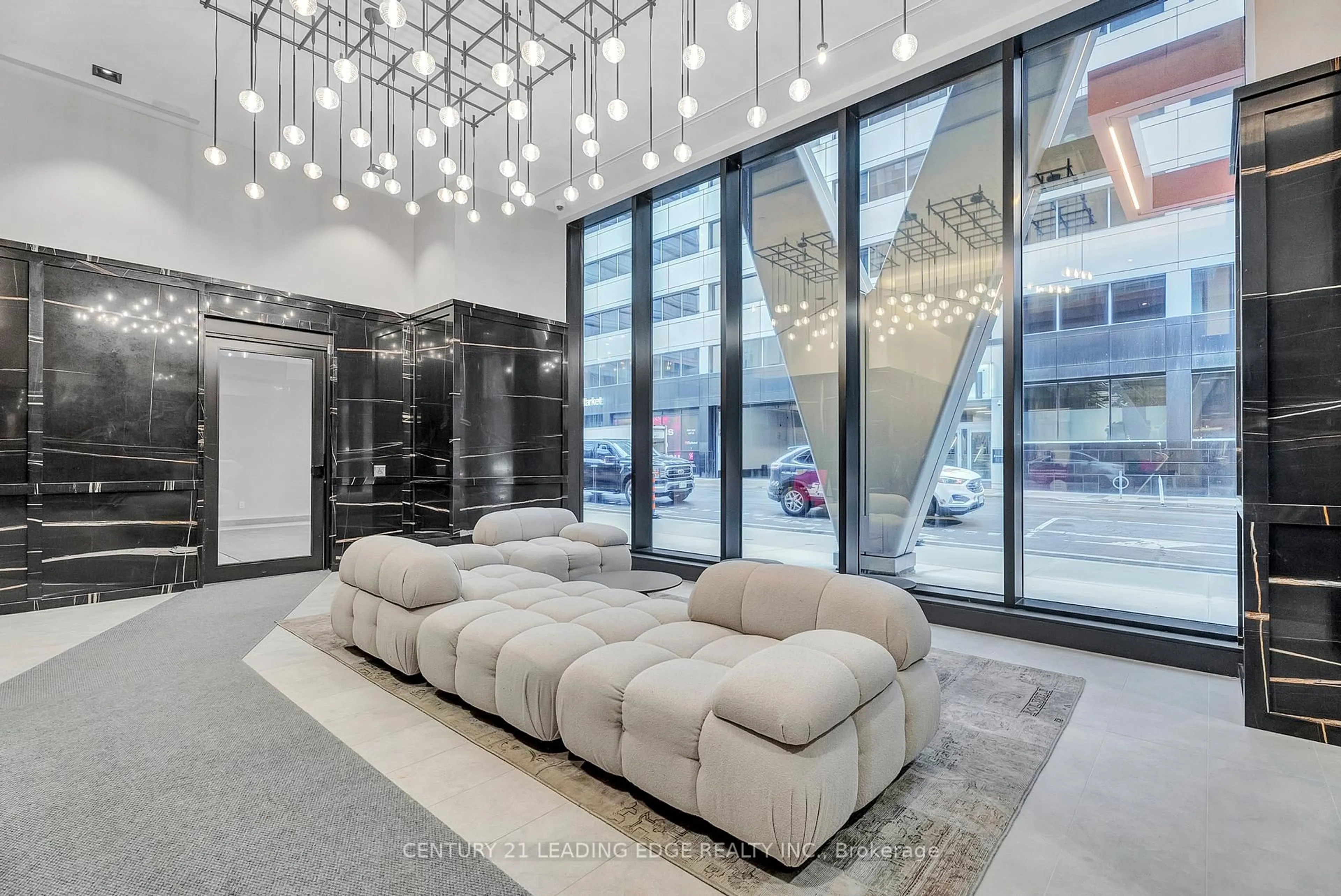 Indoor foyer for 108 Peter St #506, Toronto Ontario M5V 0W2