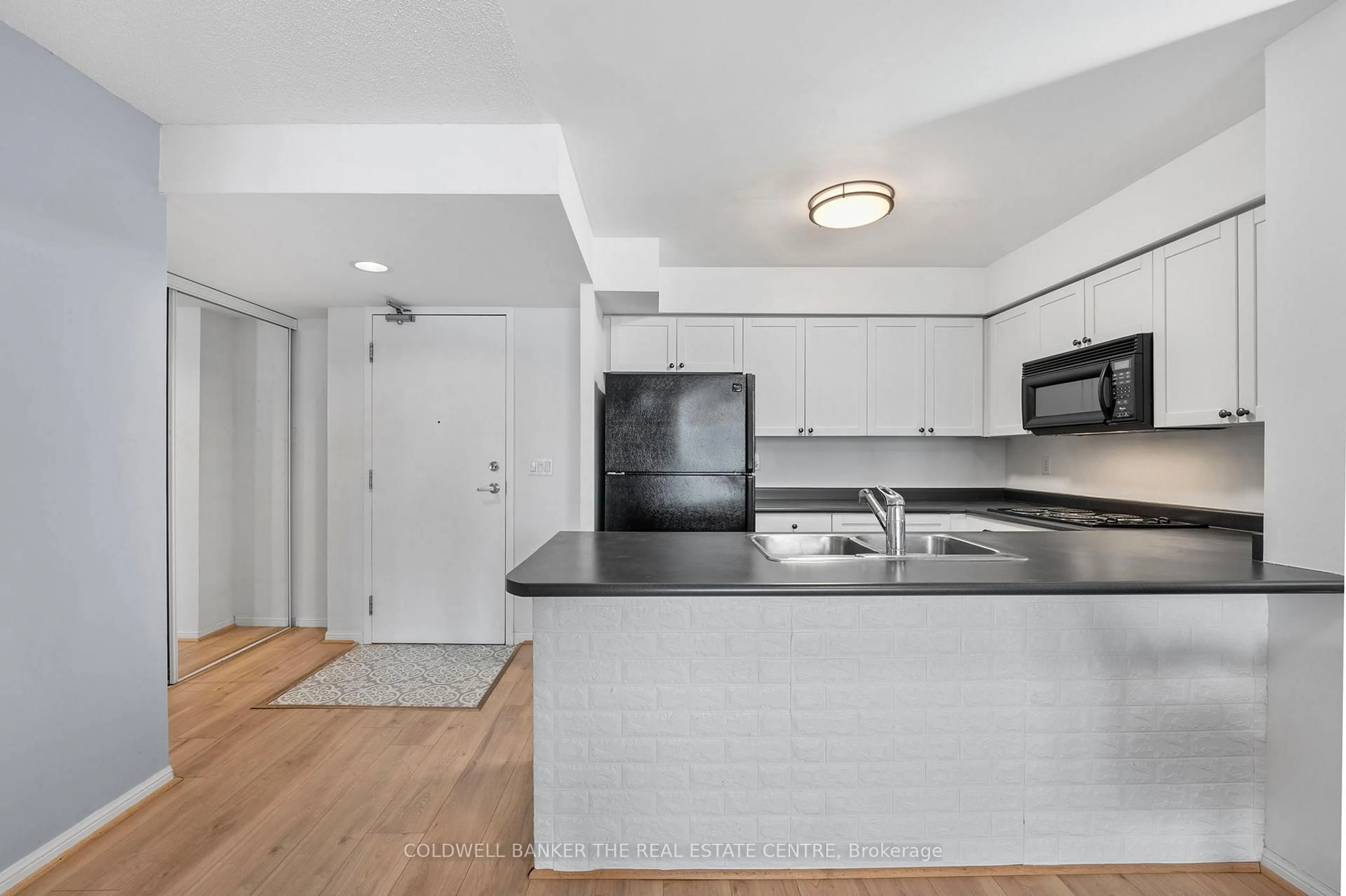 Standard kitchen, unknown for 311 Richmond St #704, Toronto Ontario M5A 4S8