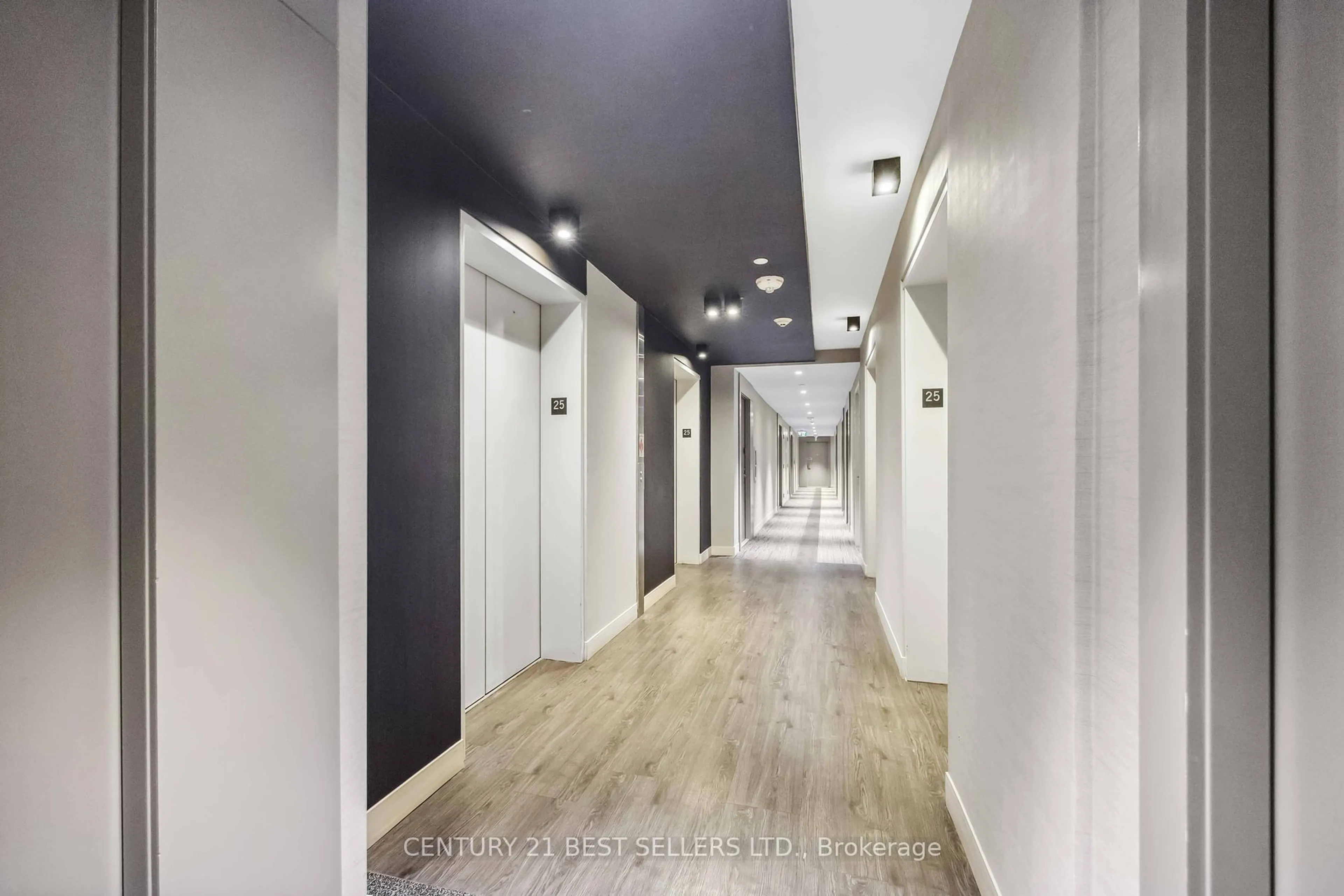 Indoor foyer for 19 Western Battery Rd #2509, Toronto Ontario M6K 0E3