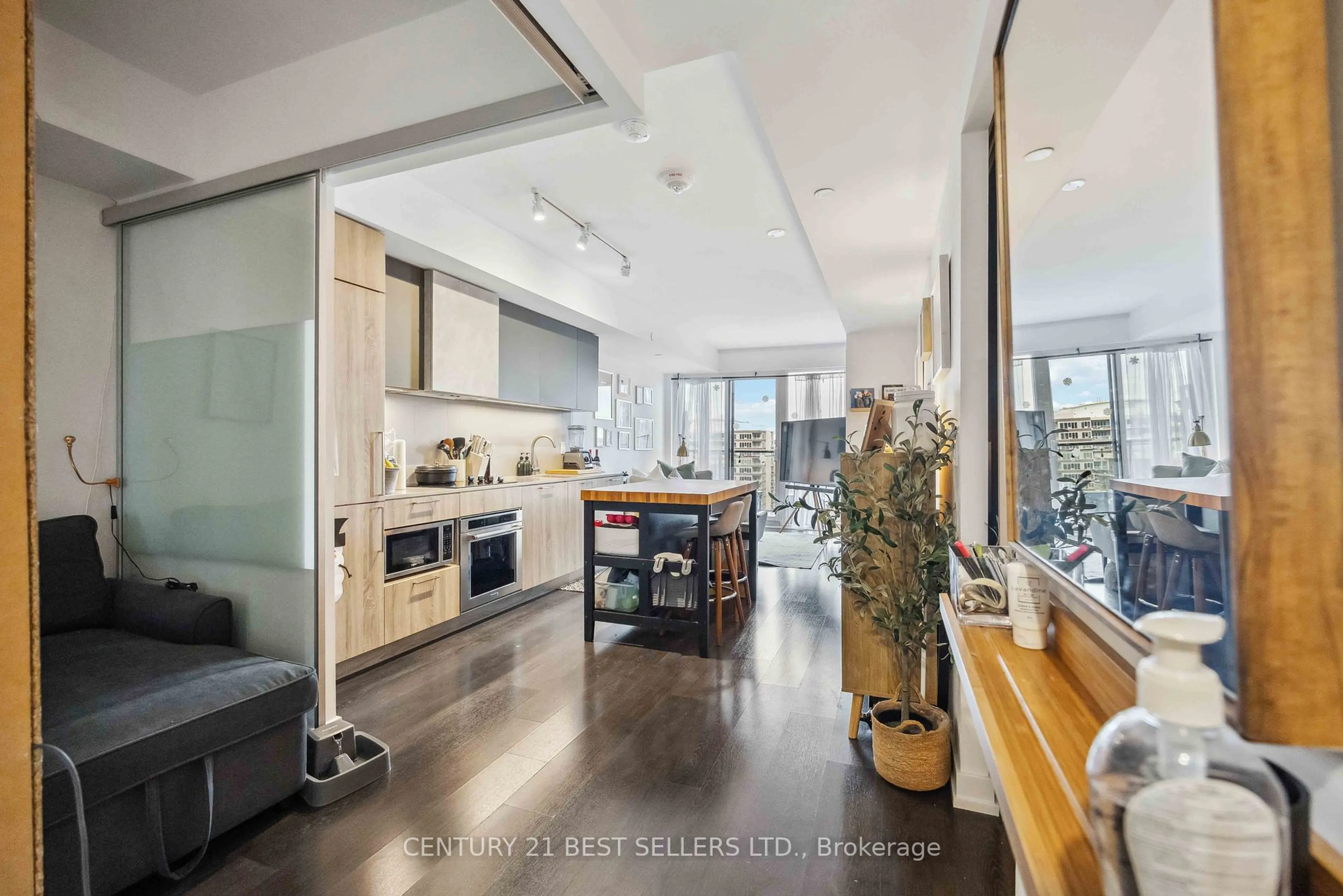 Open concept kitchen, unknown for 19 Western Battery Rd #2509, Toronto Ontario M6K 0E3