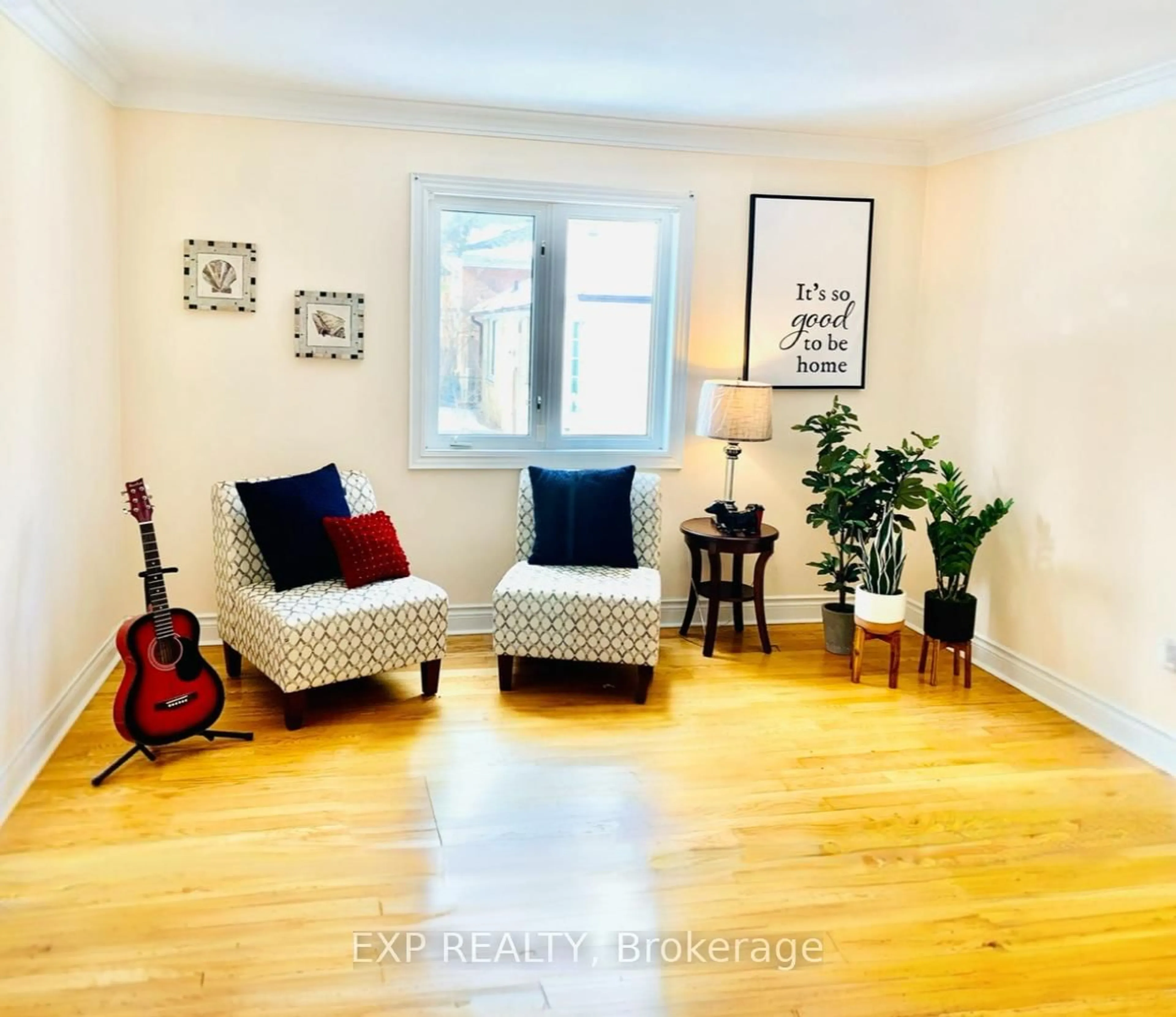 Living room with furniture, wood/laminate floor for 97 Drewry Ave, Toronto Ontario M2M 1E1