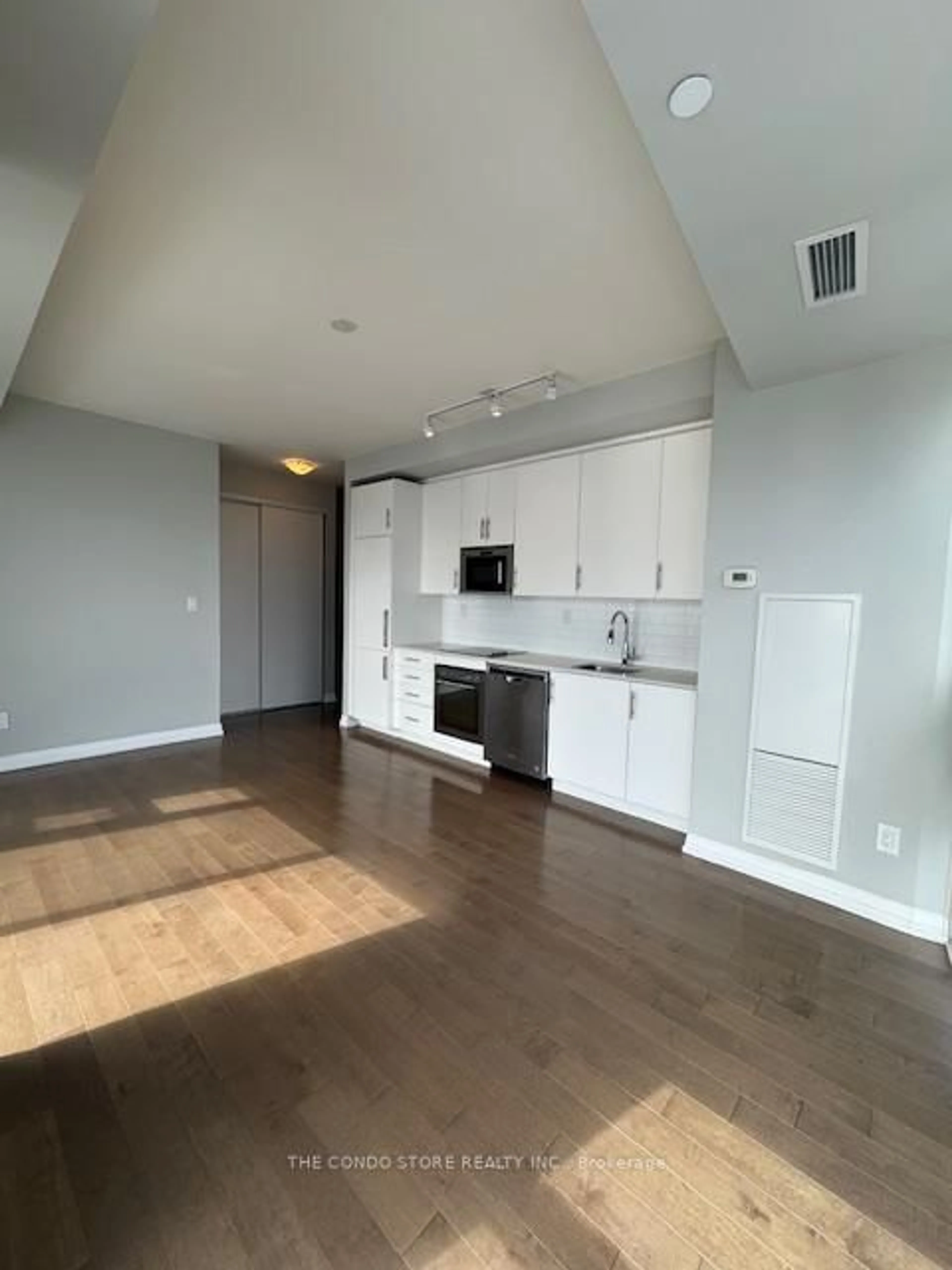 A pic of a room for 460 Adelaide St #1911, Toronto Ontario M5A 0E7