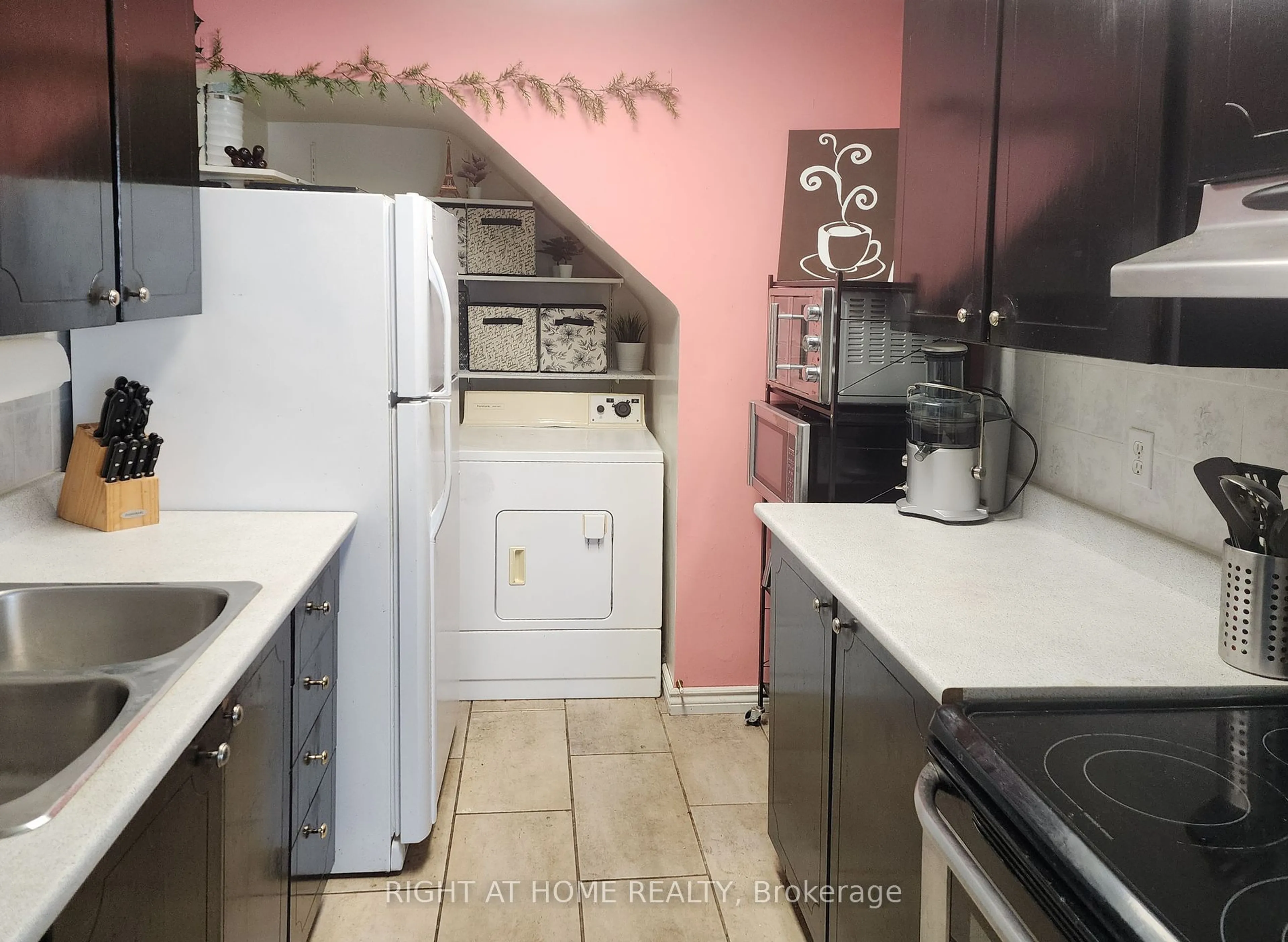 Standard kitchen, unknown for 5877 Bathurst St #210, Toronto Ontario M2R 1Y7