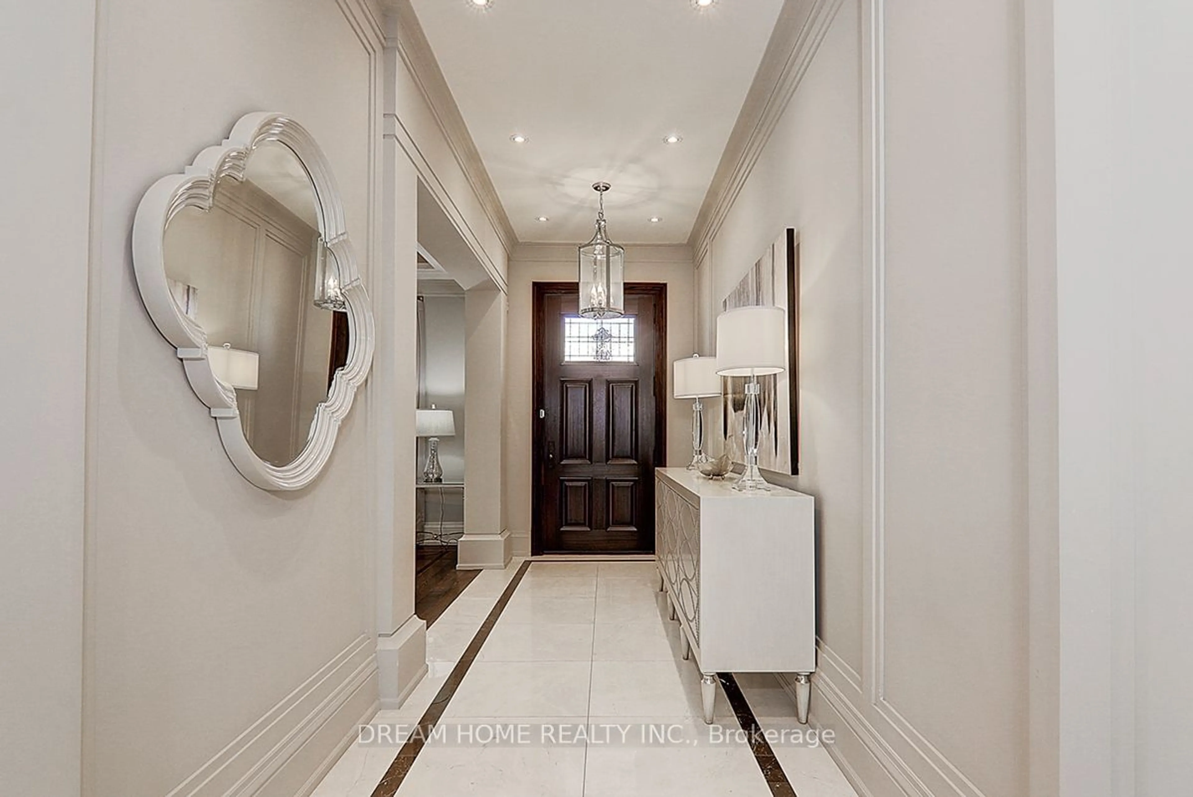 Indoor entryway for 225 Dunforest Ave, Toronto Ontario M2N 4J6