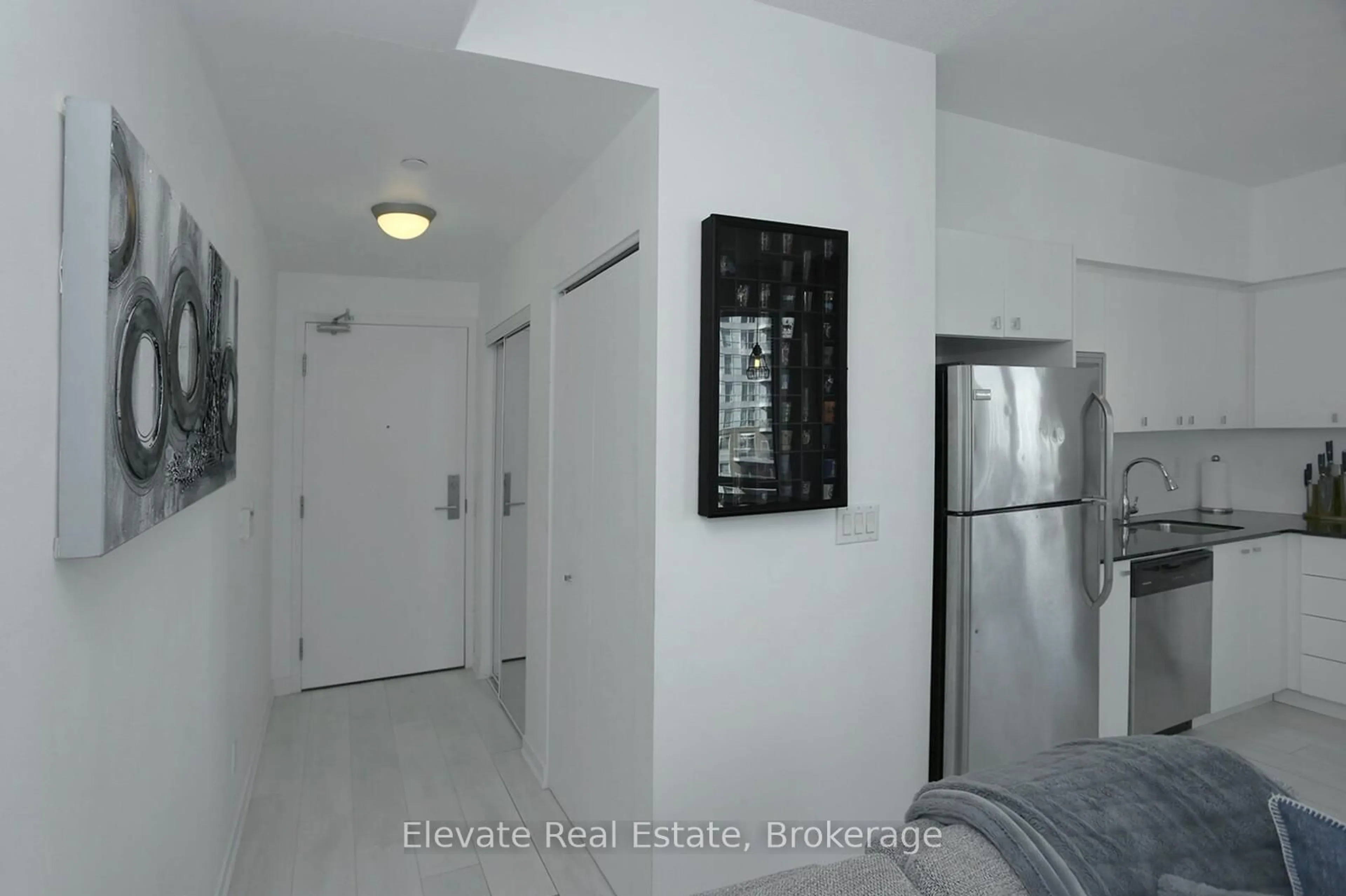 Indoor foyer for 150 East Liberty St #1004, Toronto Ontario M6K 3R5