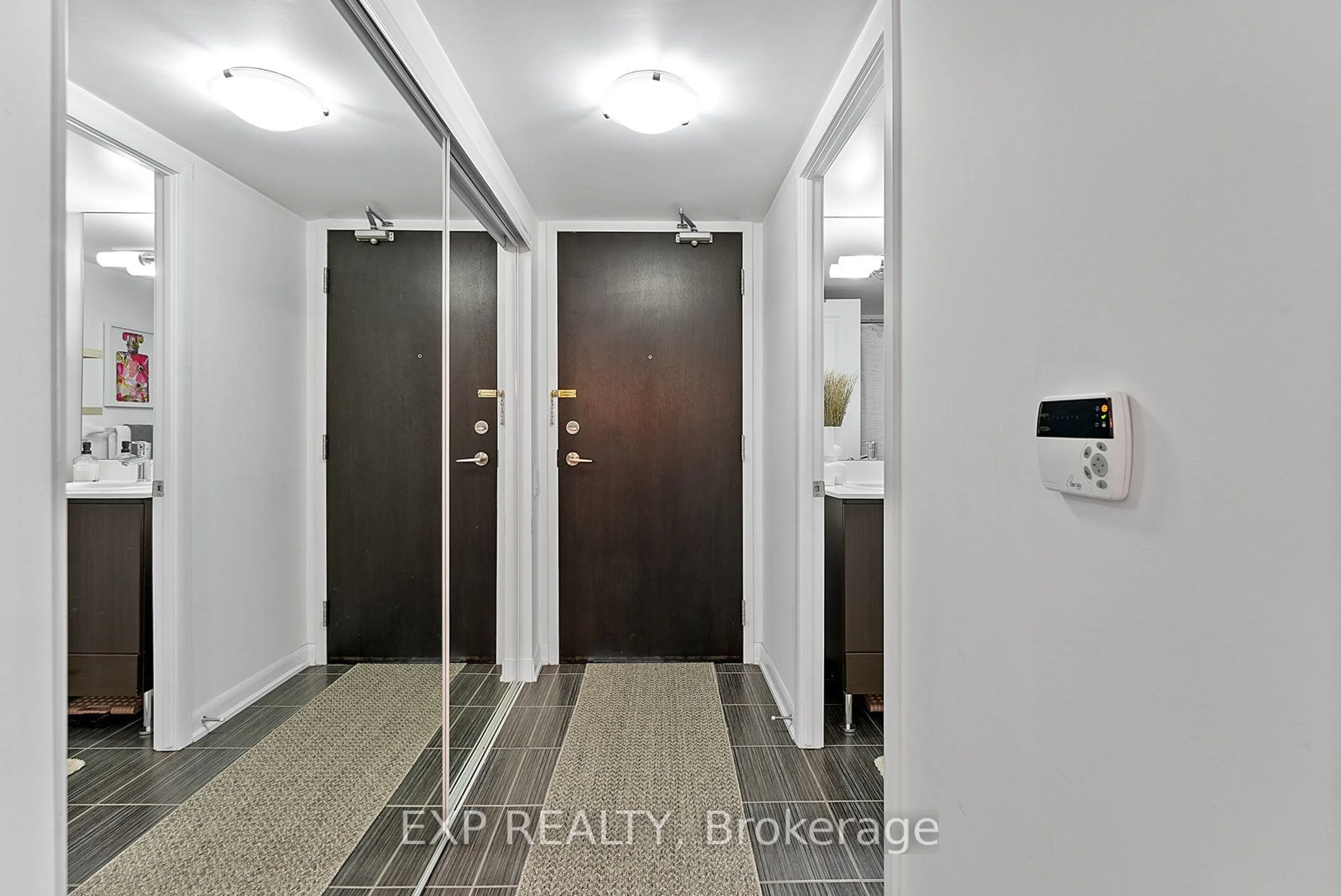 Indoor entryway for 17 Anndale Dr #2116, Toronto Ontario M2N 2W7