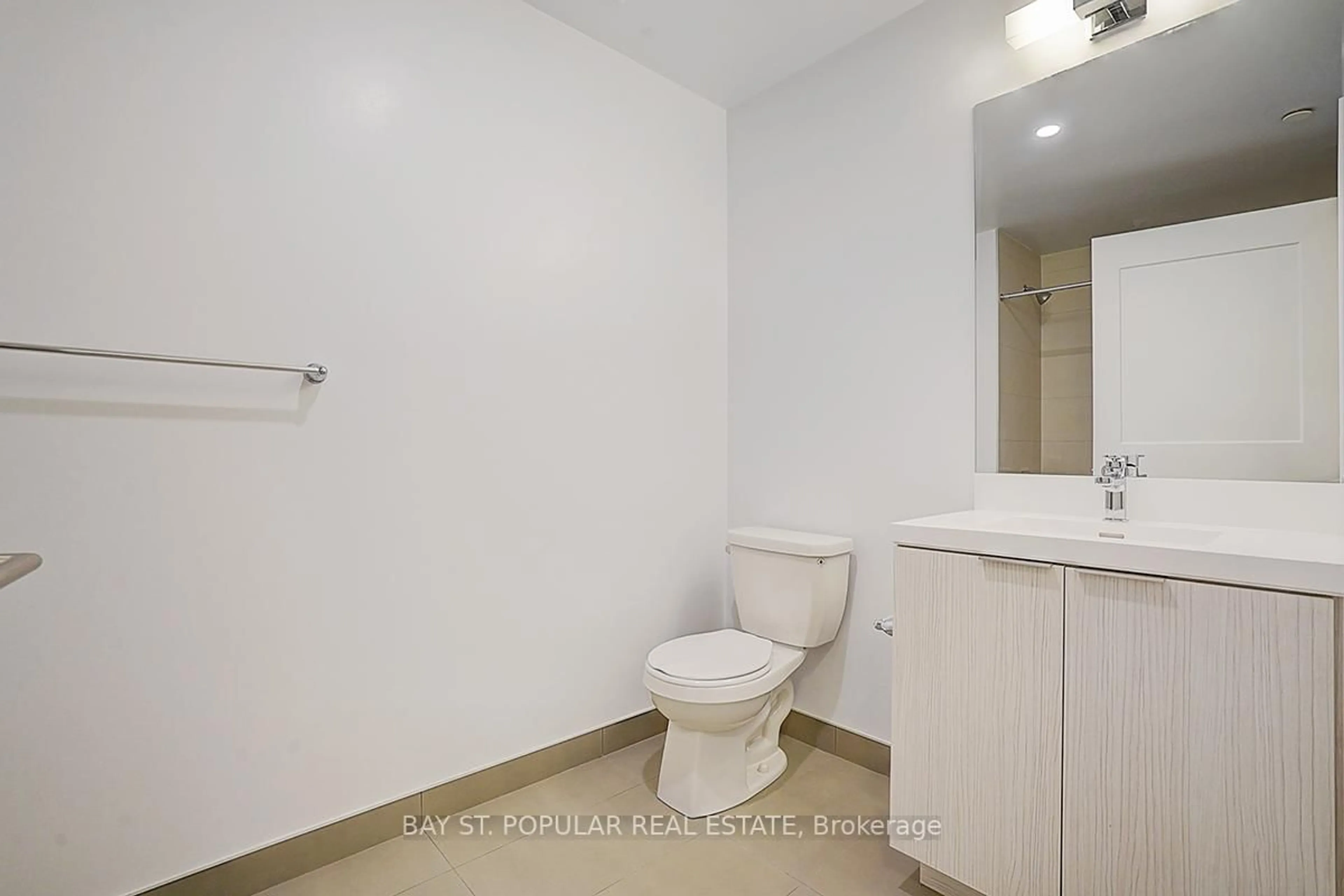 Standard bathroom, unknown for 50 Dunfield Ave #812, Toronto Ontario M4S 0E4