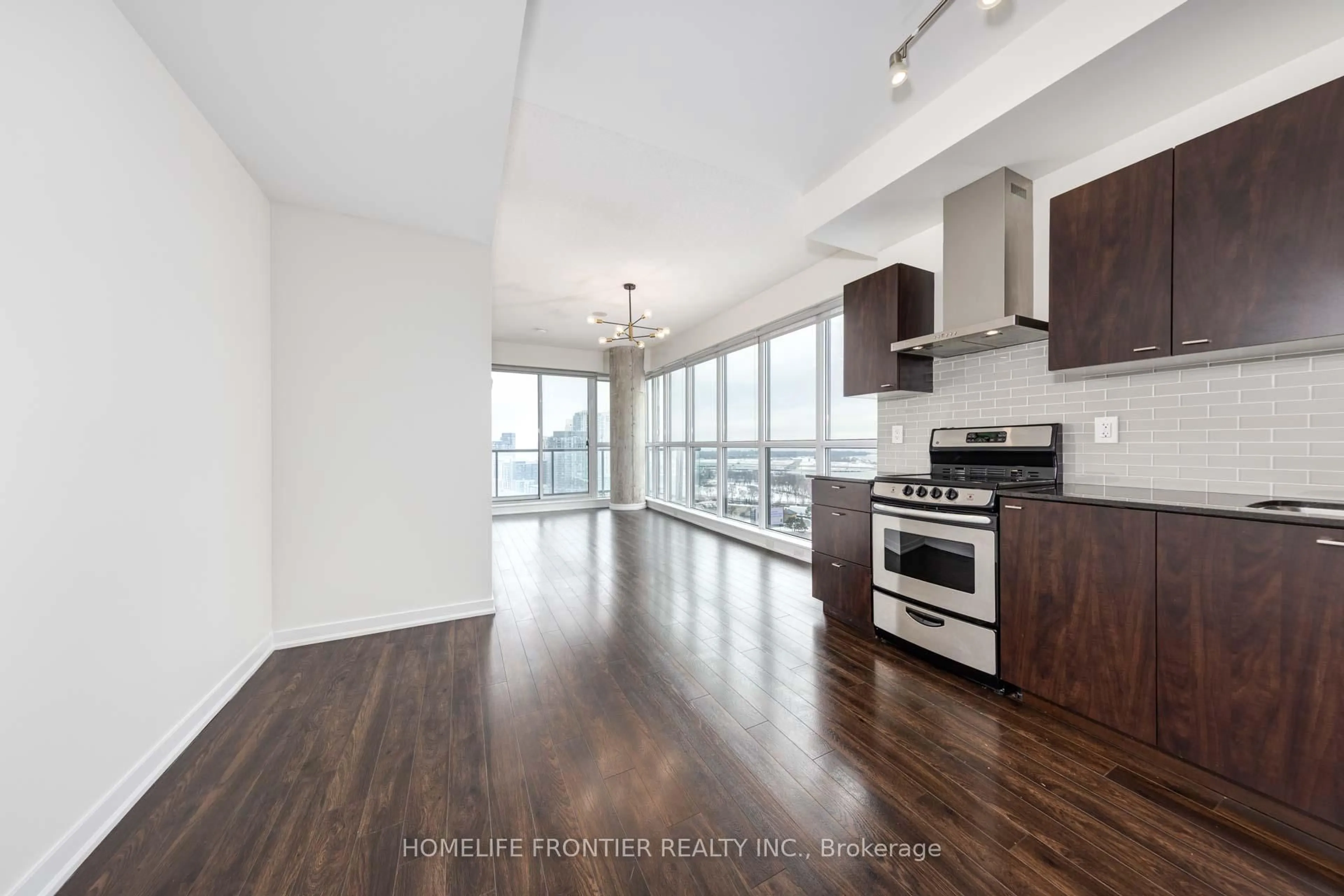 Open concept kitchen, wood/laminate floor for 51 East Liberty St #2112, Toronto Ontario M6K 3P8