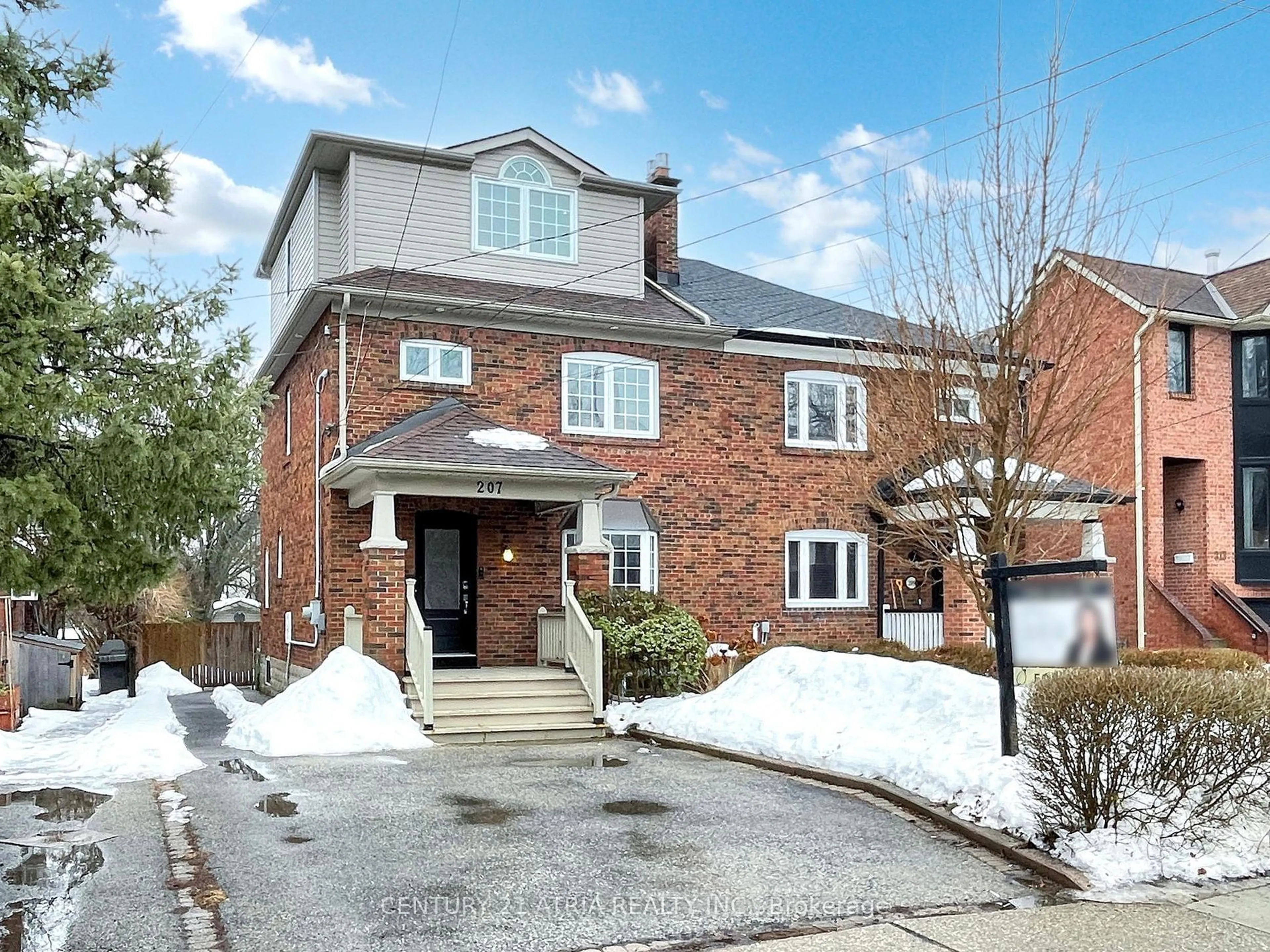 Home with brick exterior material, street for 207 Fairlawn Ave, Toronto Ontario M5M 1S9