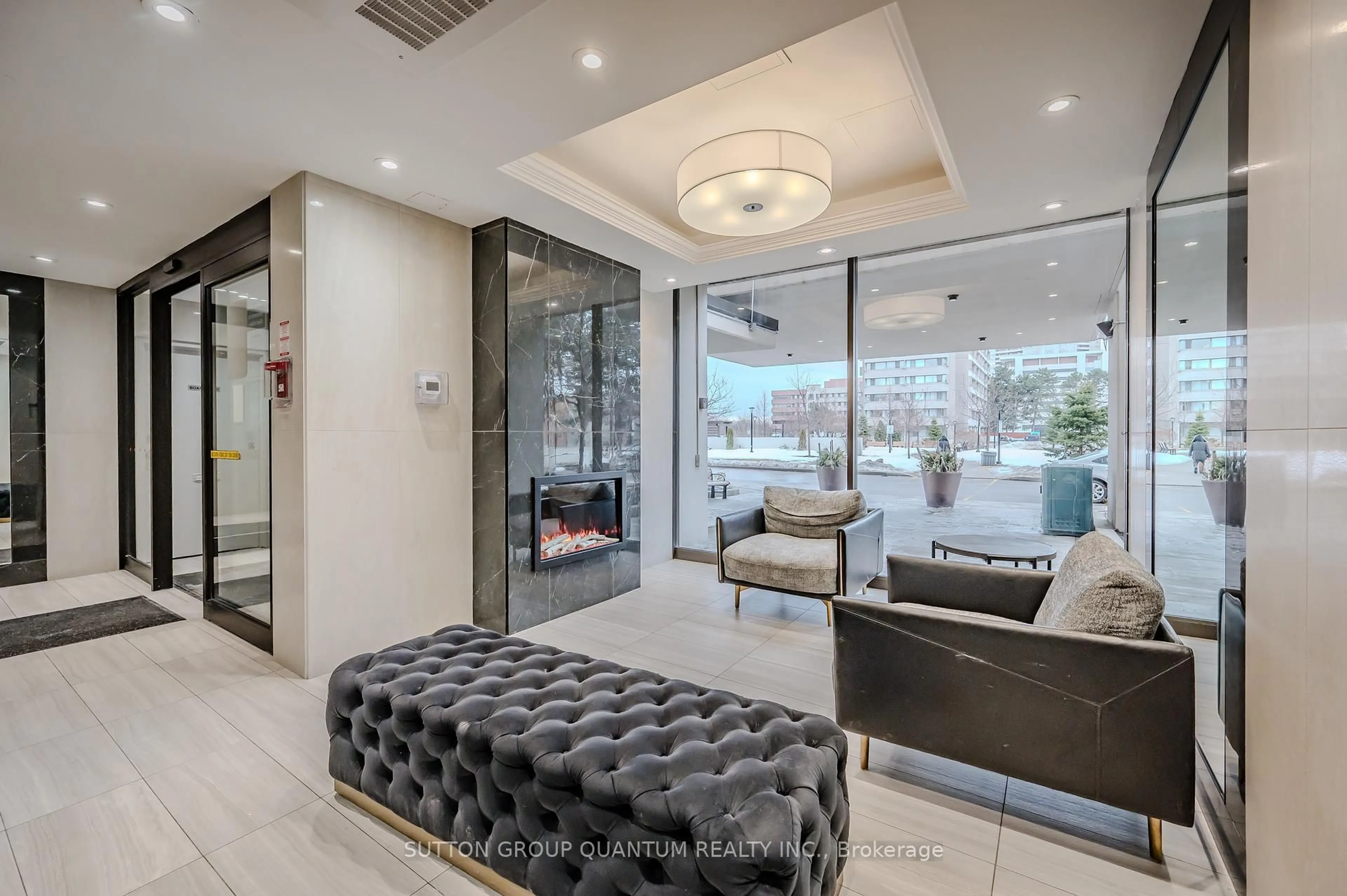 Indoor foyer for 735 Don Mills Rd #2104, Toronto Ontario M3C 1T1