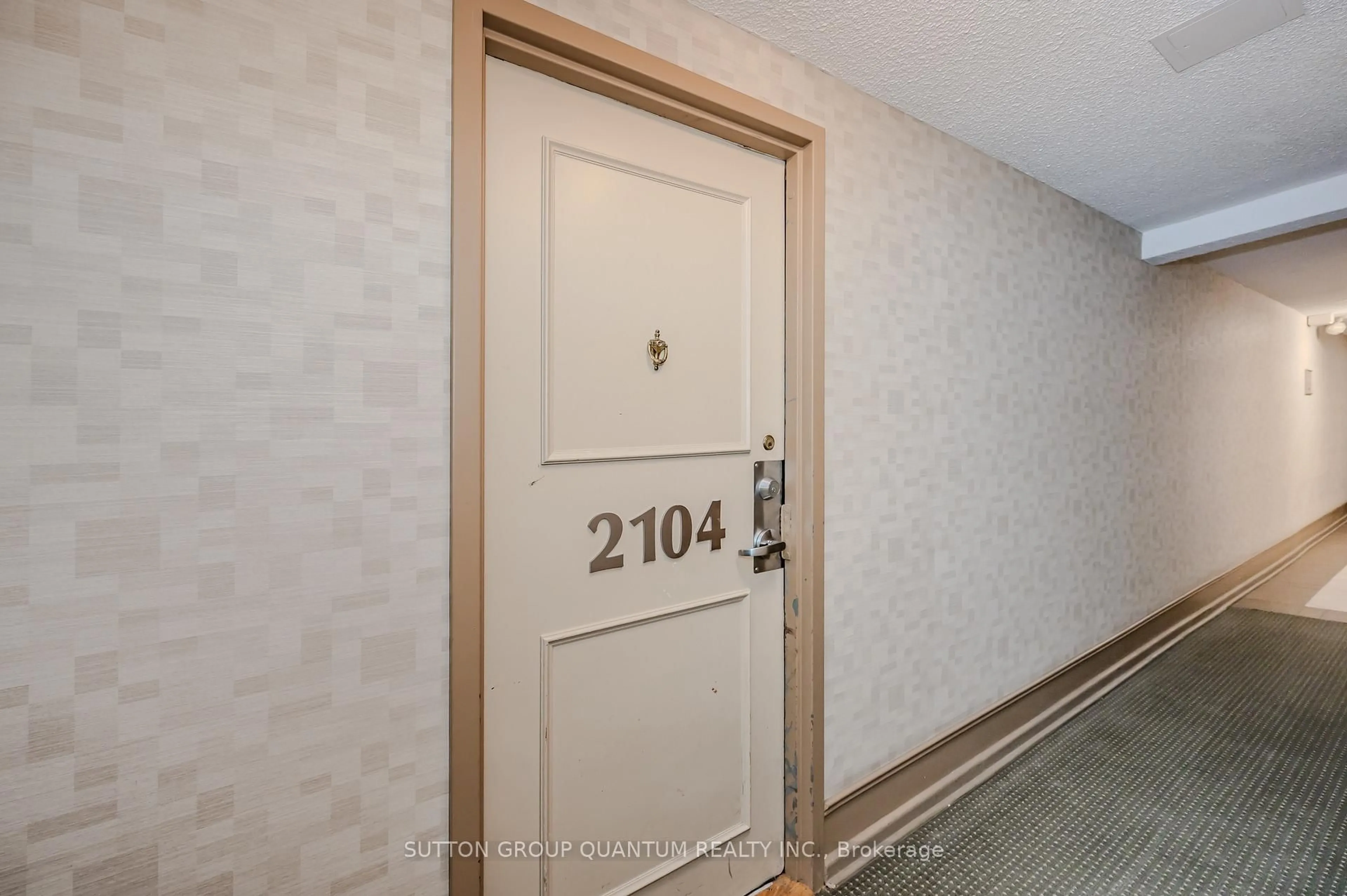 Indoor foyer for 735 Don Mills Rd #2104, Toronto Ontario M3C 1T1