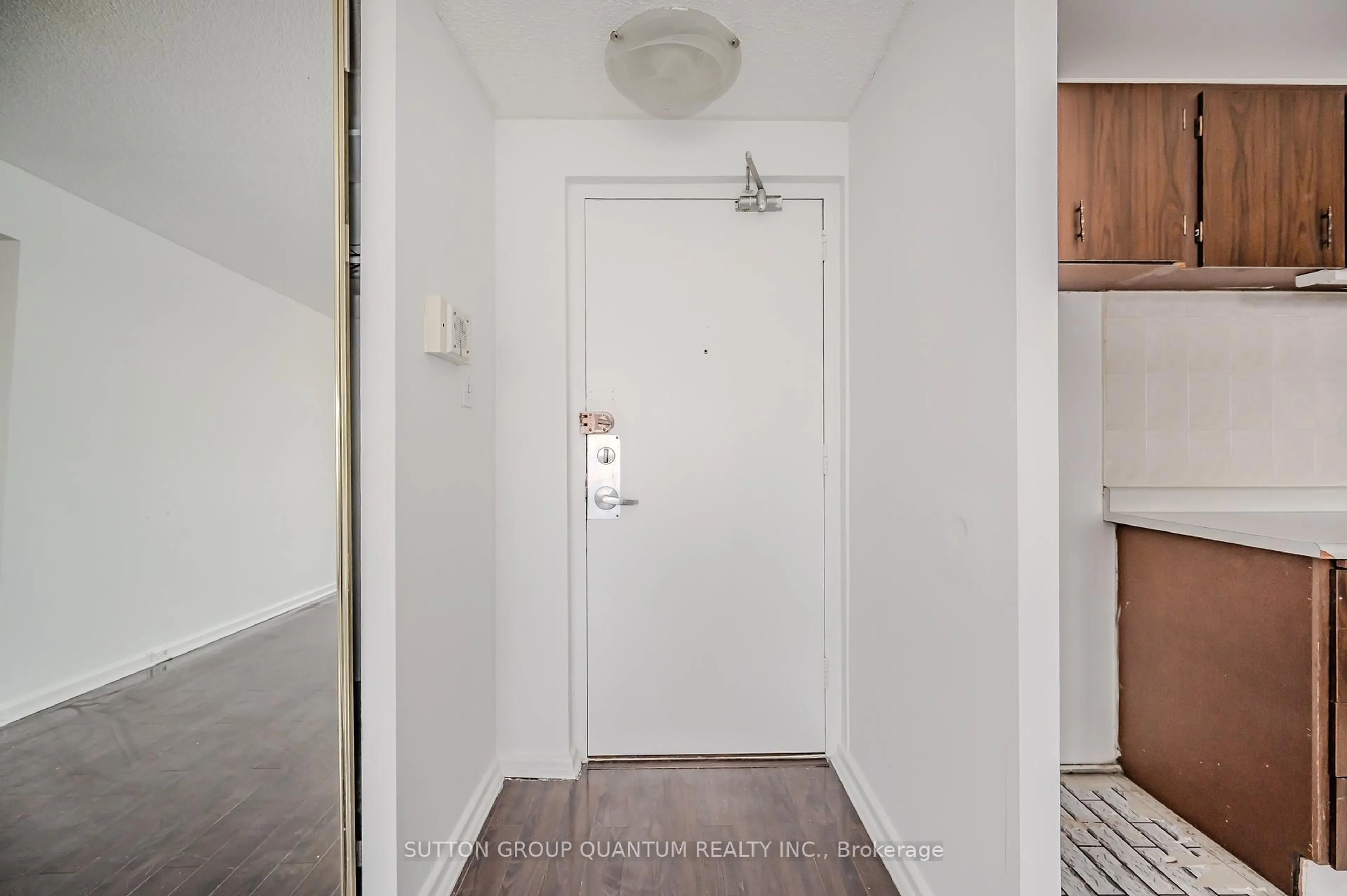 Indoor entryway for 735 Don Mills Rd #2104, Toronto Ontario M3C 1T1