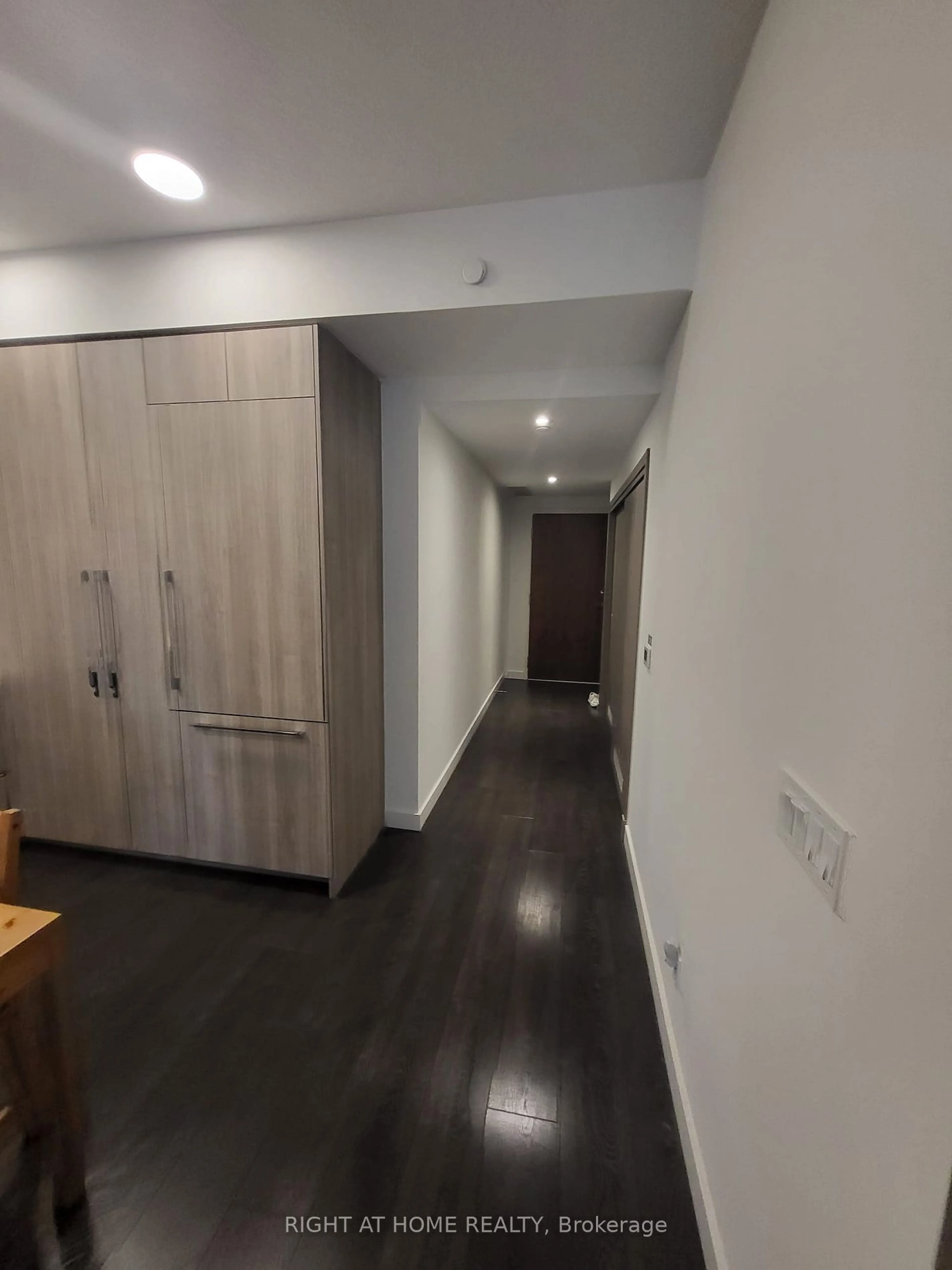 Indoor foyer for 27 McMahon Dr #310, Toronto Ontario M2K 0J2