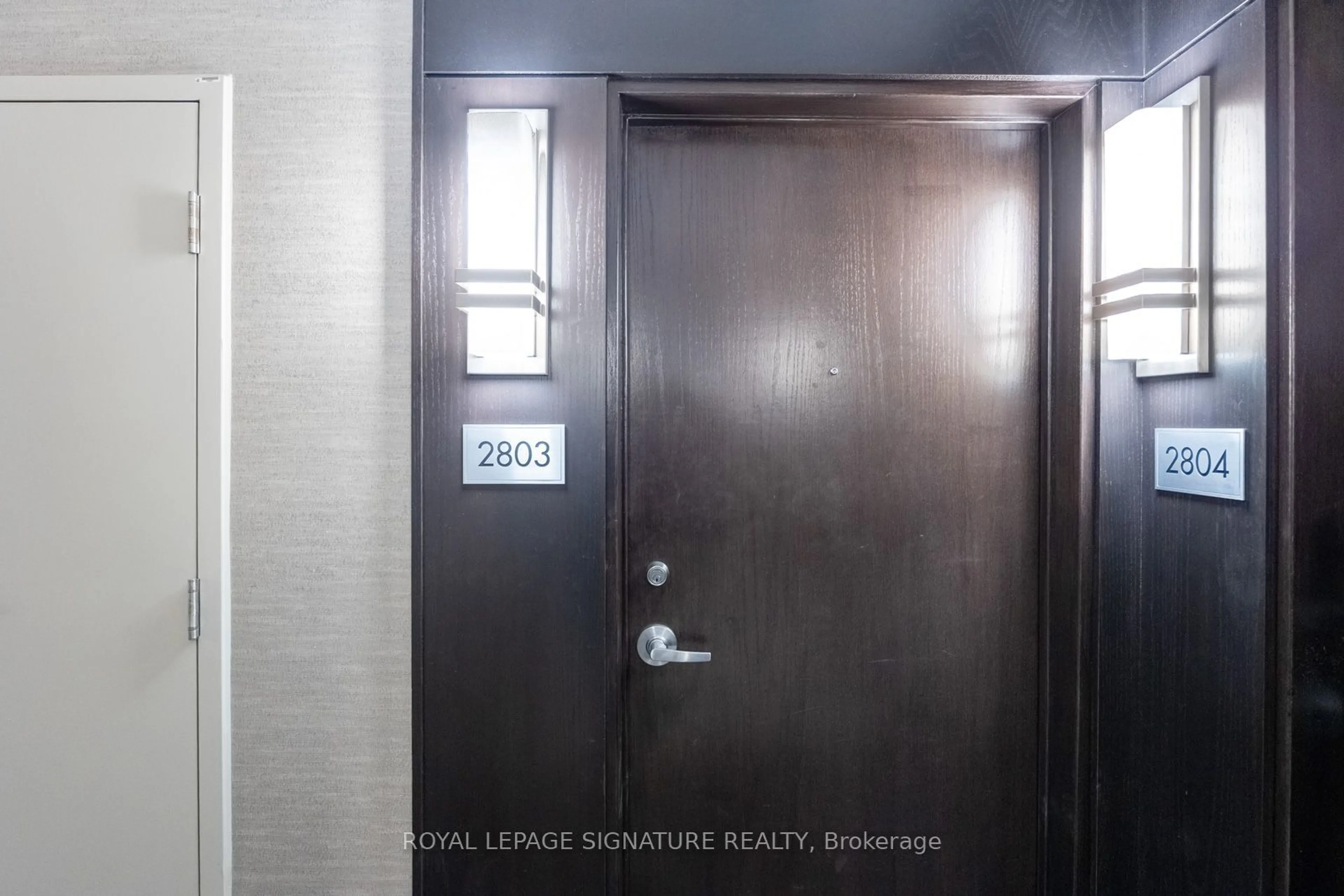 Indoor entryway for 208 Queens Quay #2803, Toronto Ontario M5J 2Y5