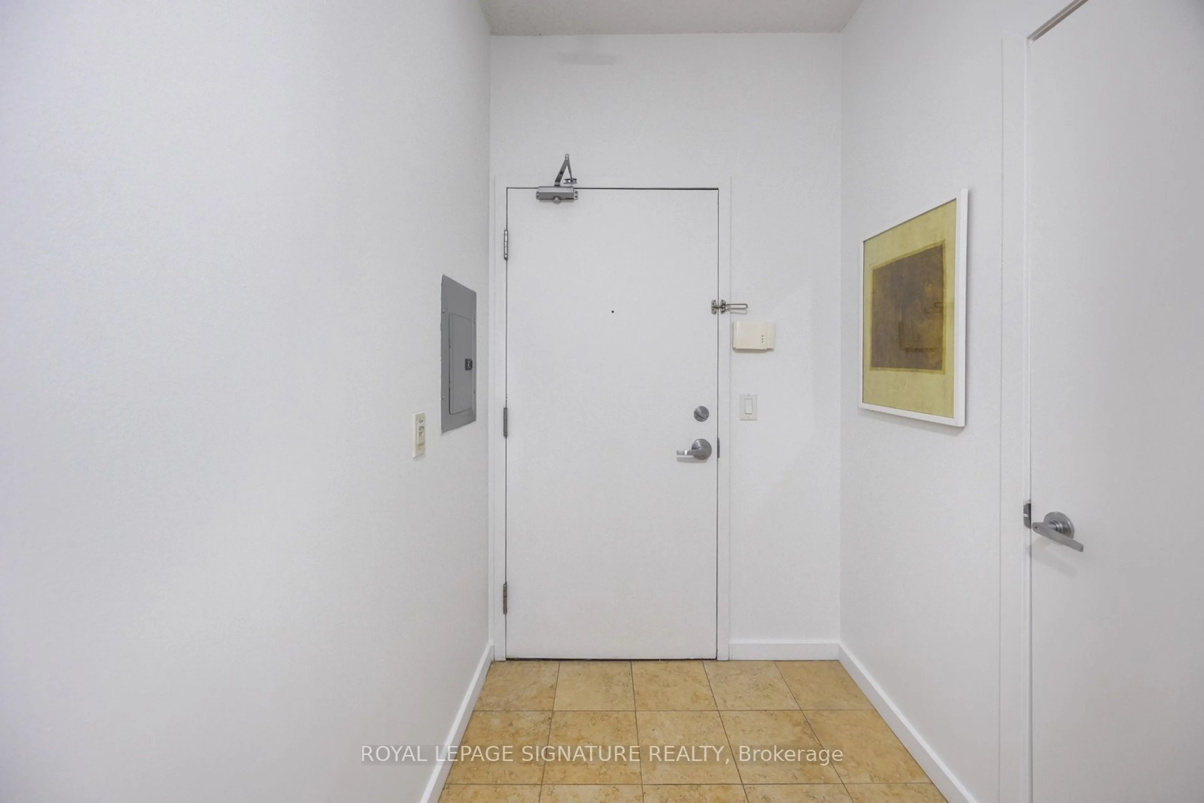 Indoor foyer for 208 Queens Quay #2803, Toronto Ontario M5J 2Y5