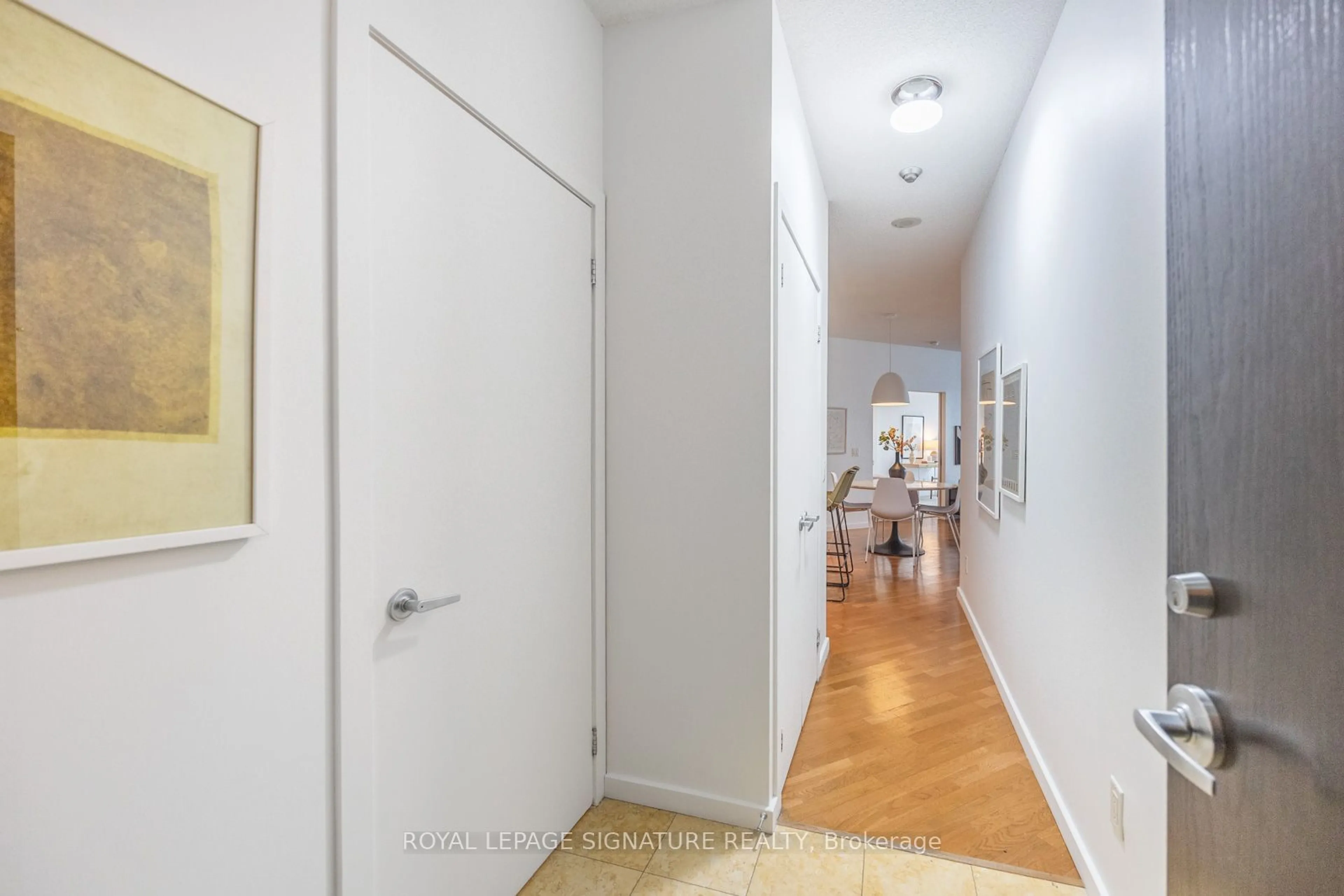 Indoor entryway for 208 Queens Quay #2803, Toronto Ontario M5J 2Y5