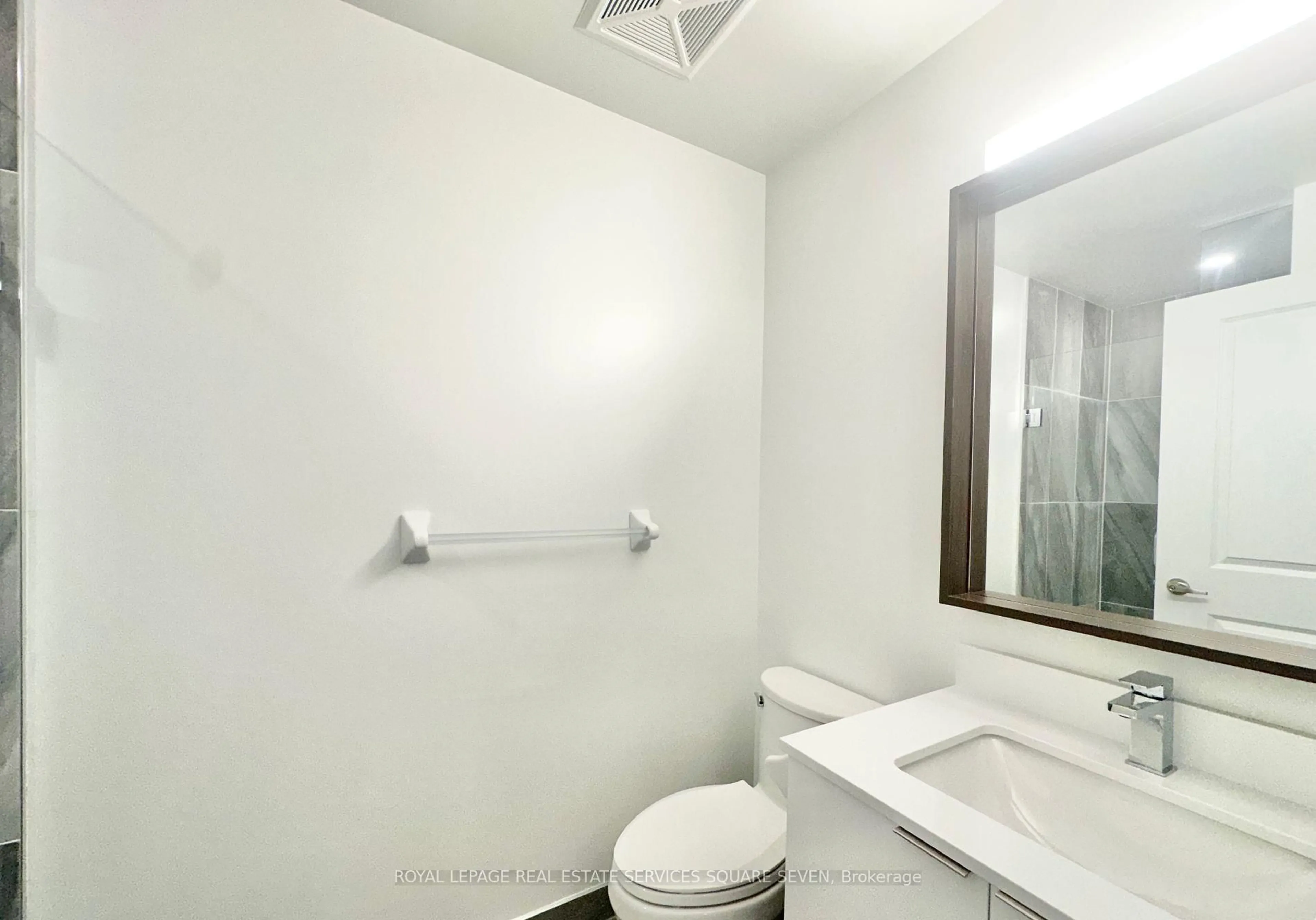 Standard bathroom, floor is not visible for 543 Richmond St #610, Toronto Ontario M5V 0W9