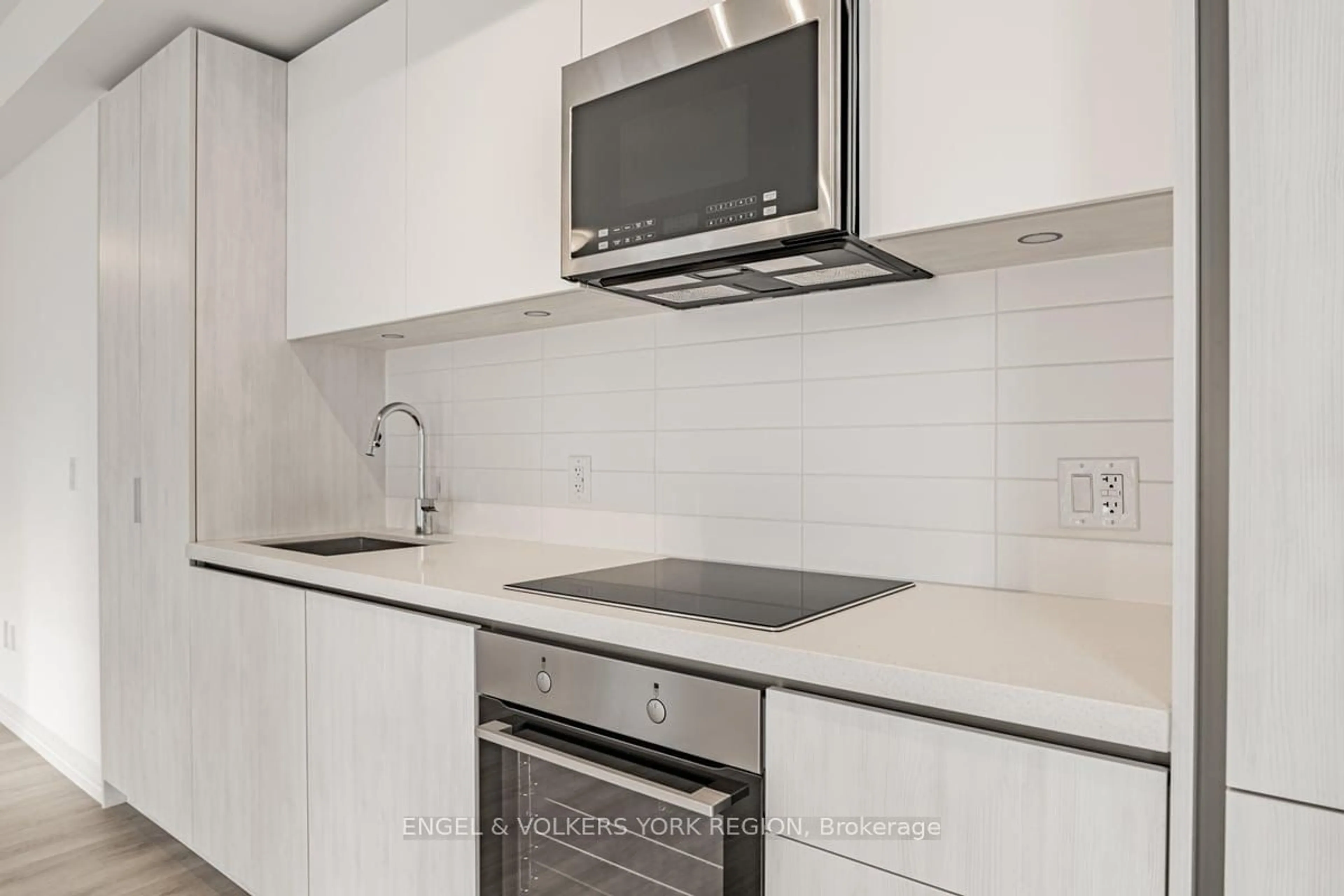 Standard kitchen, unknown for 28 Widmer St #3929, Toronto Ontario M5V 0T2