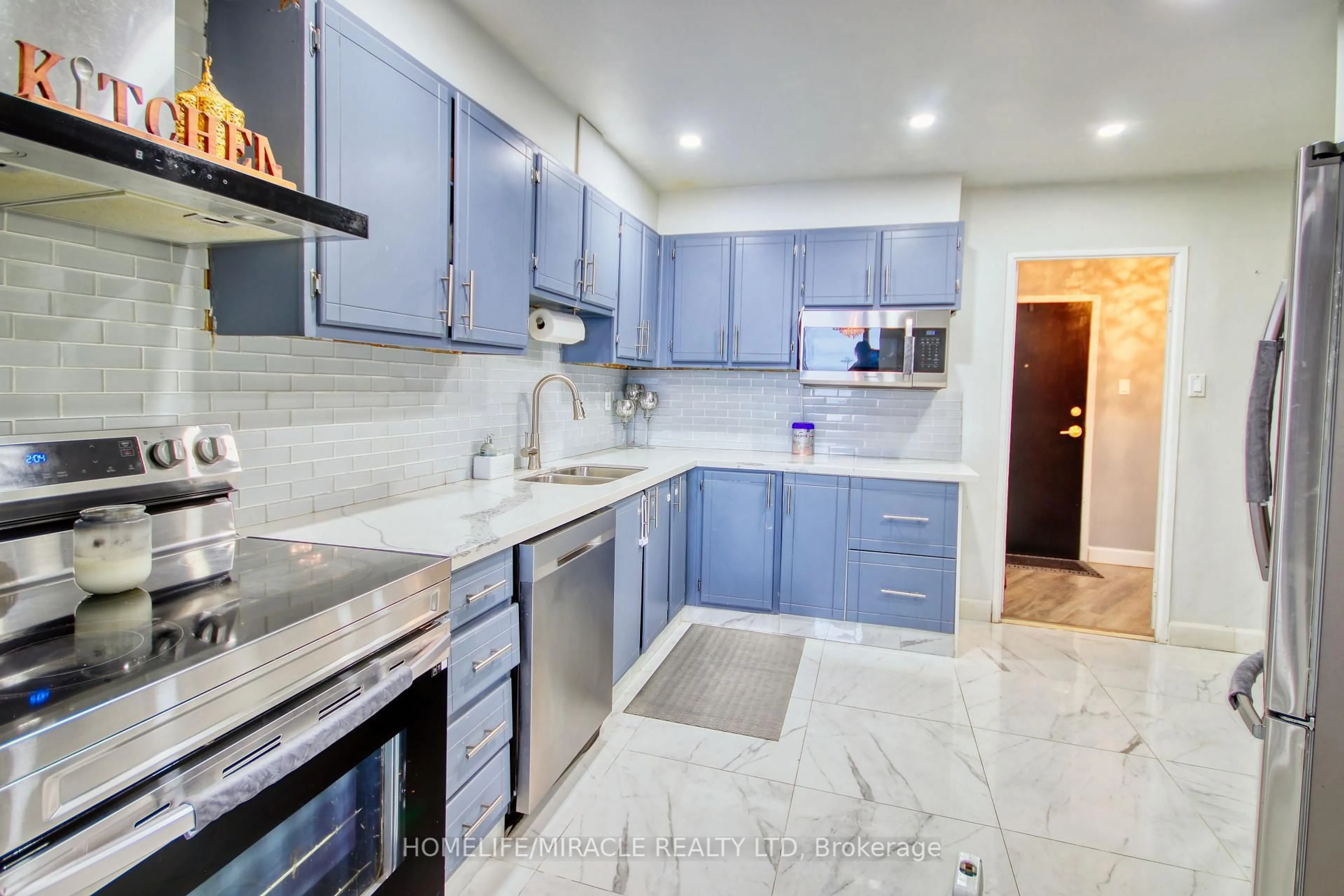 Contemporary kitchen, ceramic/tile floor for 150 Neptune Dr #Ph-2, Toronto Ontario M6A 2Y9