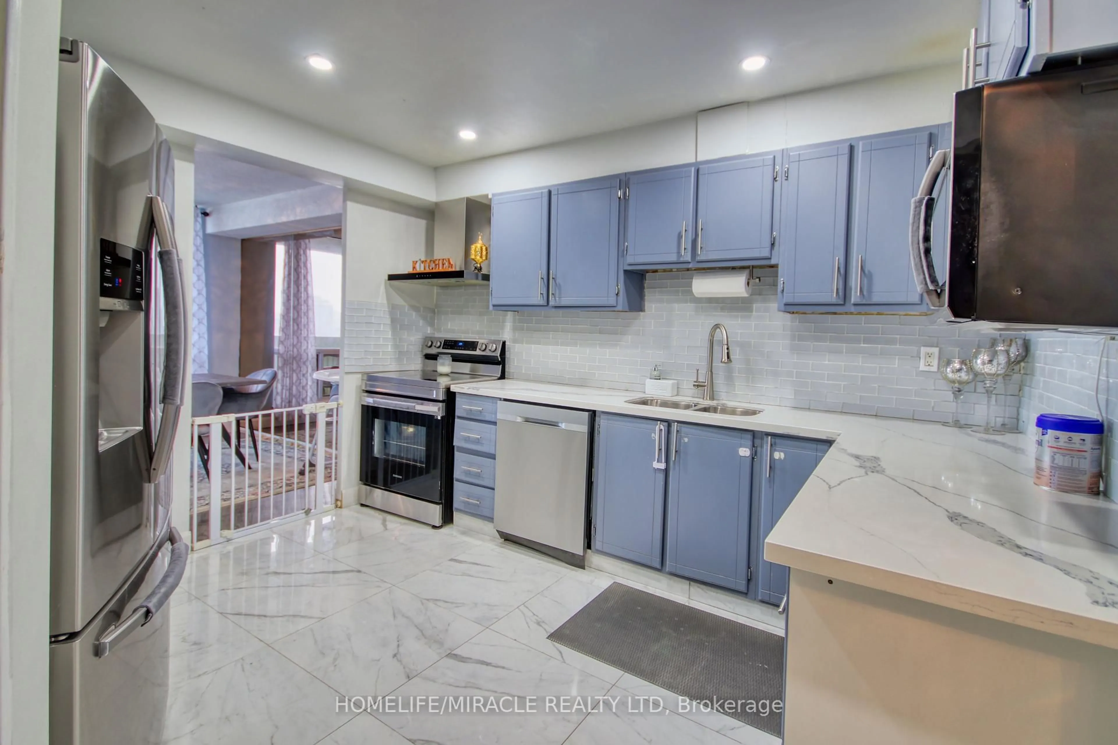 Open concept kitchen, ceramic/tile floor for 150 Neptune Dr #Ph-2, Toronto Ontario M6A 2Y9