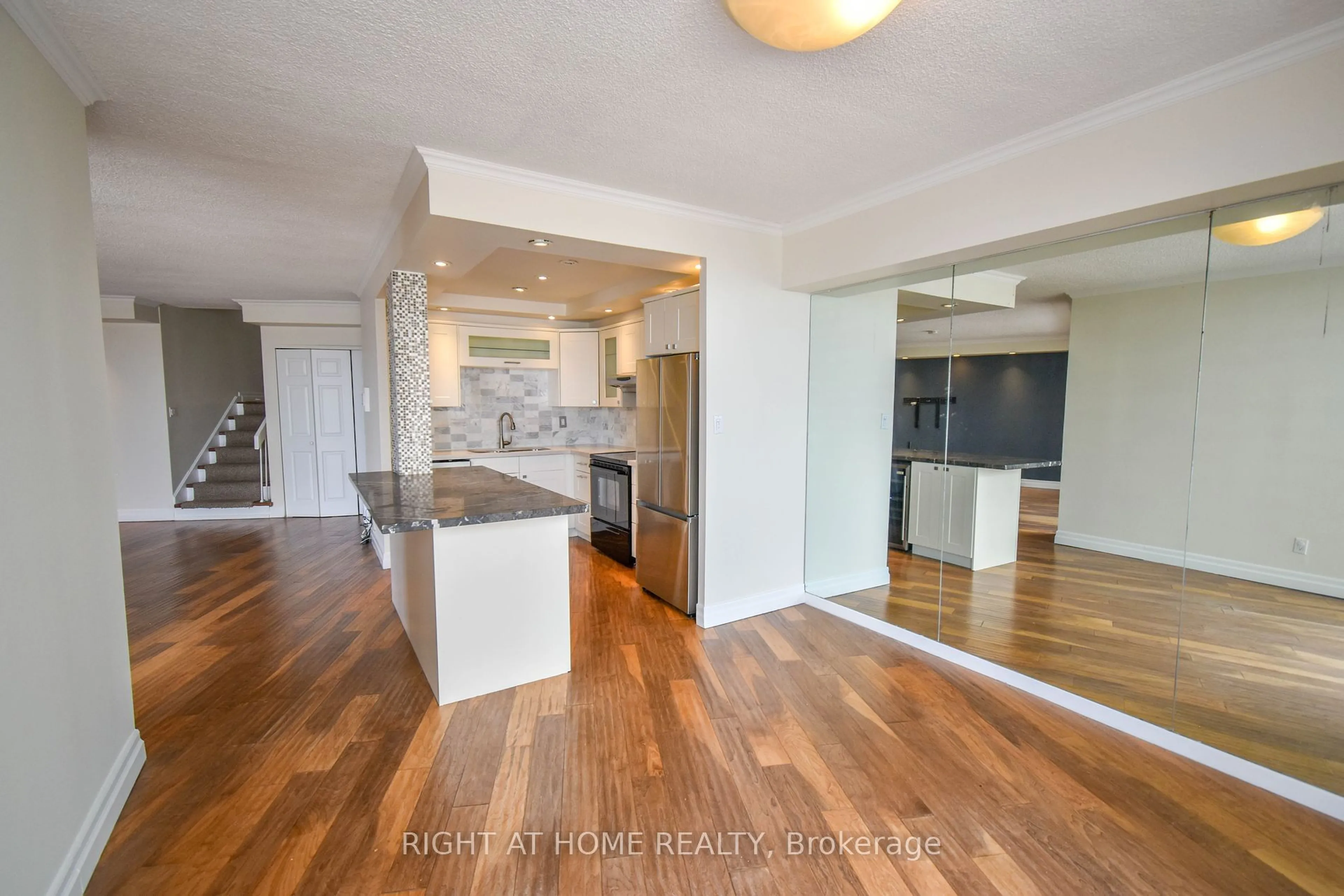 Open concept kitchen, unknown for 33 Harbour Sq #1027, Toronto Ontario M5J 2G2