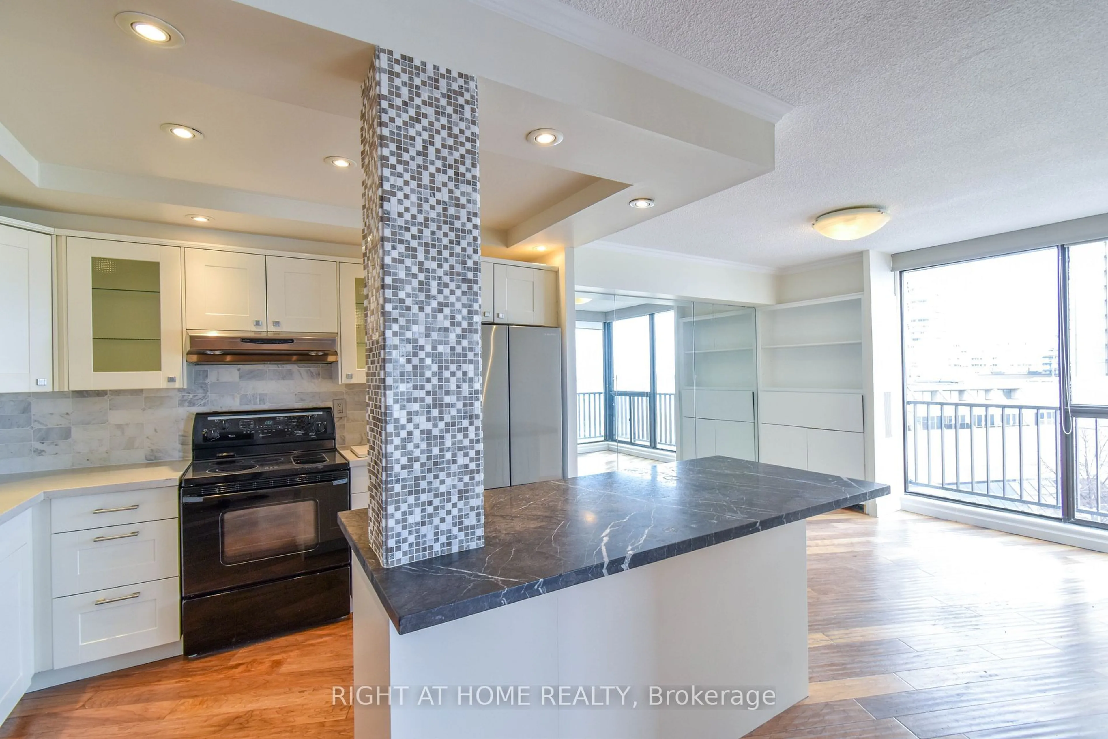 Open concept kitchen, ceramic/tile floor for 33 Harbour Sq #1027, Toronto Ontario M5J 2G2