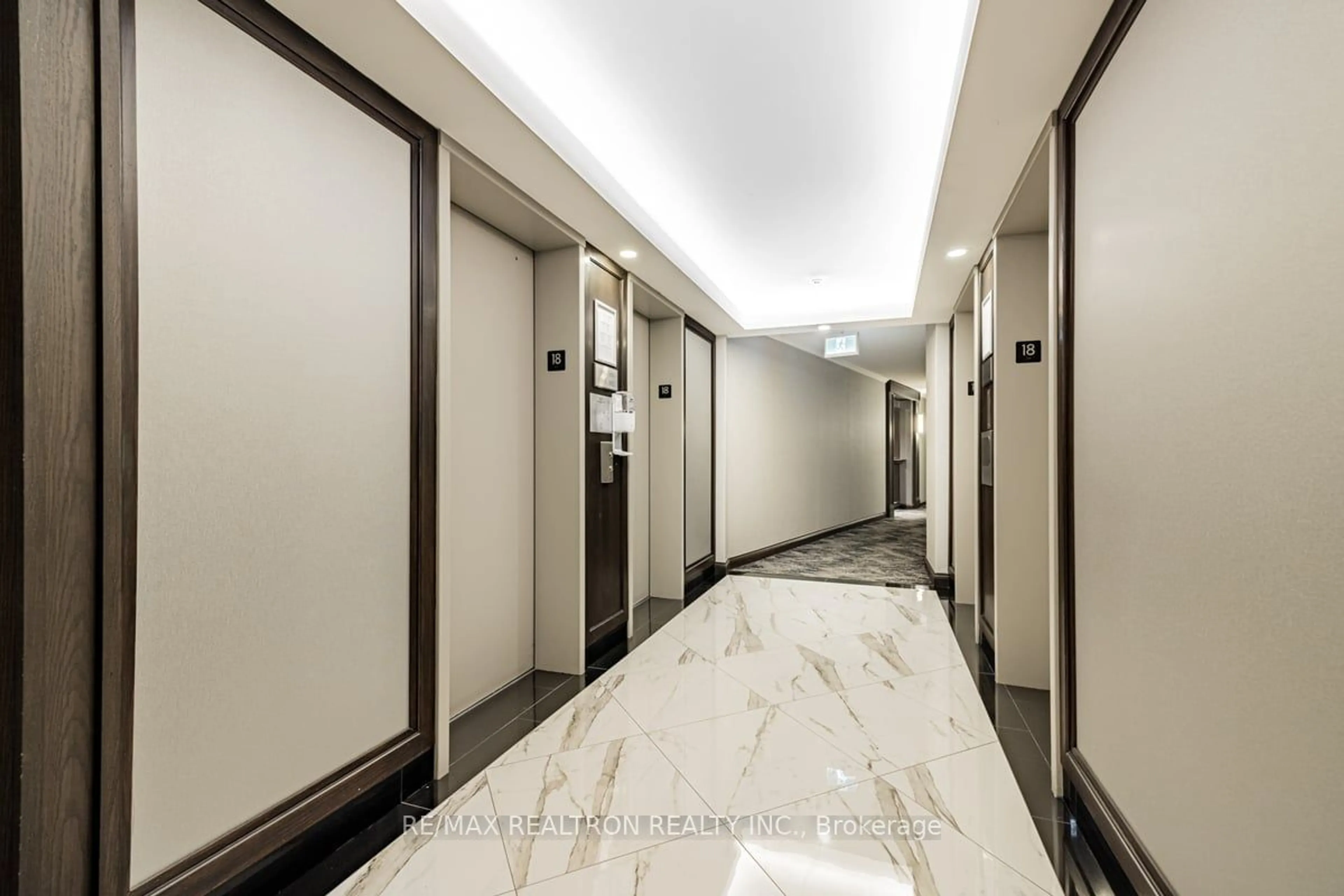 Indoor foyer for 5444 Yonge St #1810, Toronto Ontario M2N 6J4