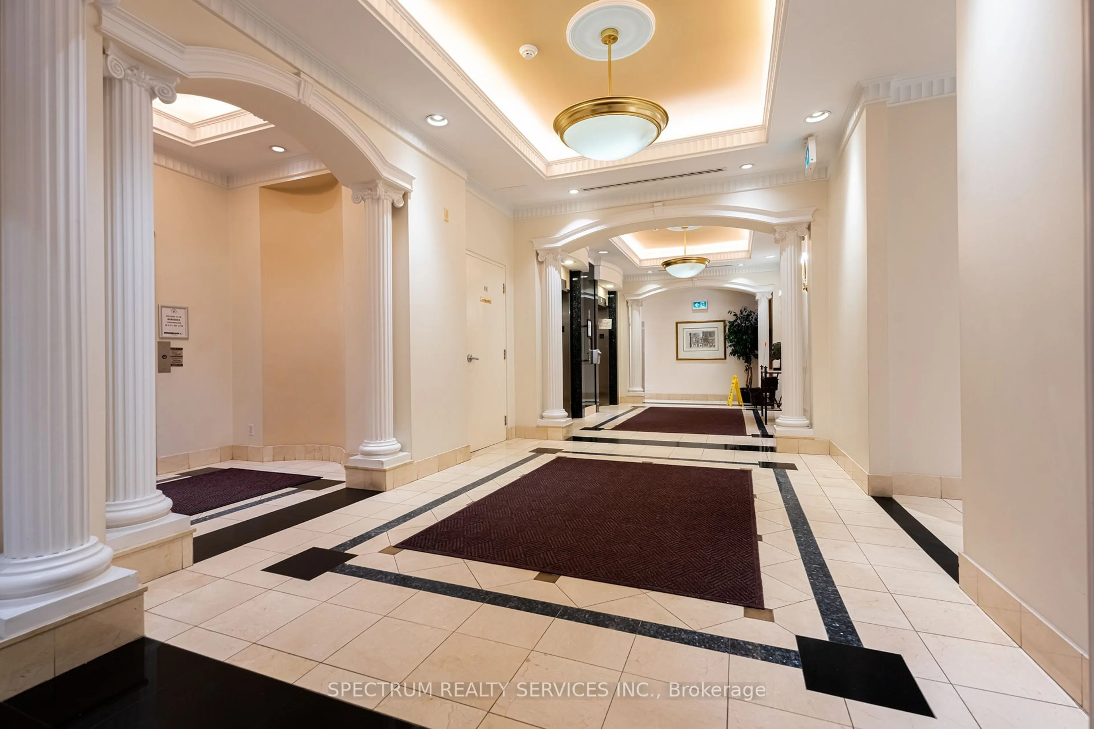 Indoor foyer for 980 Yonge St #205, Toronto Ontario M4W 3V8