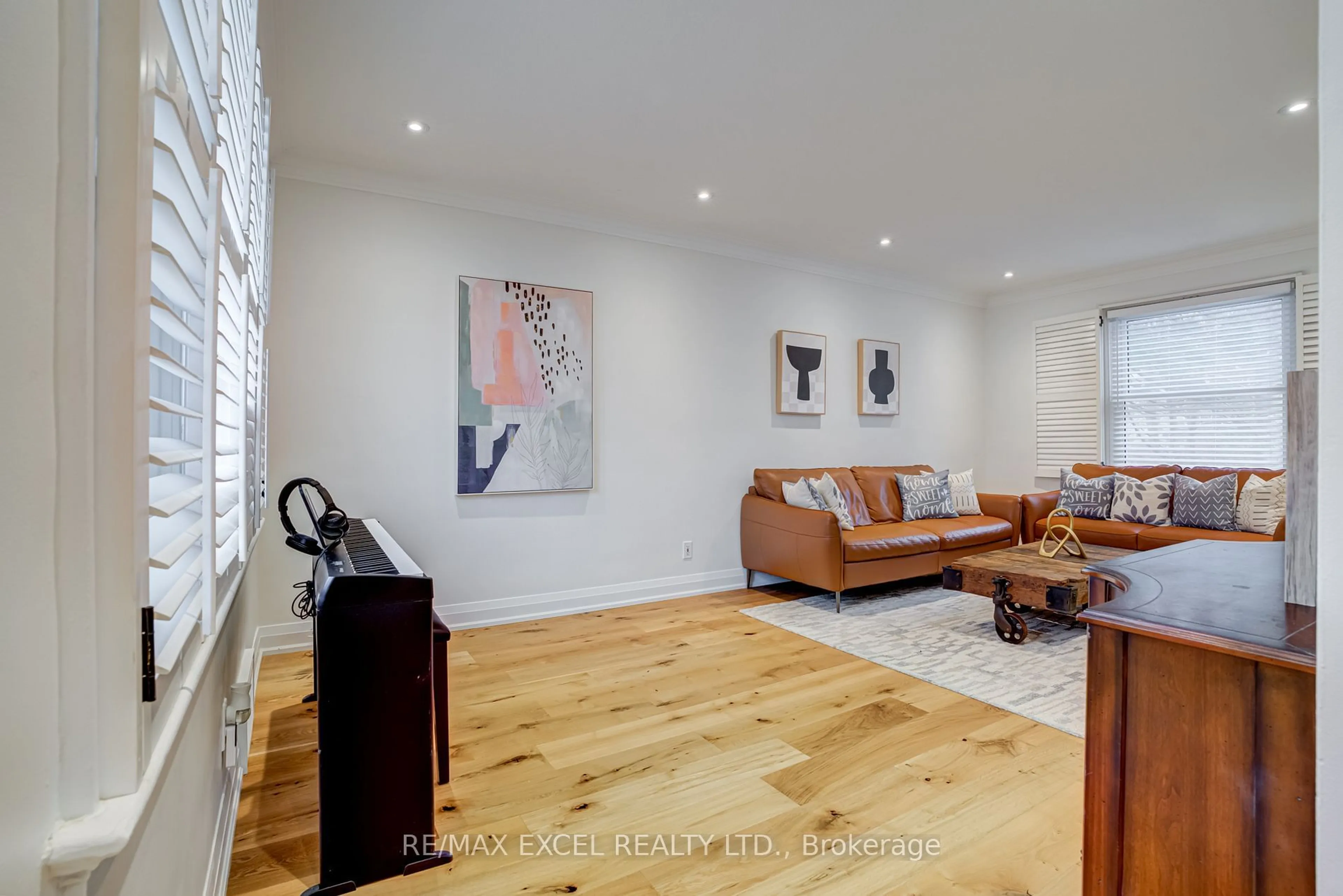 Living room with furniture, wood/laminate floor for 68 Cadillac Ave, Toronto Ontario M3H 1S5