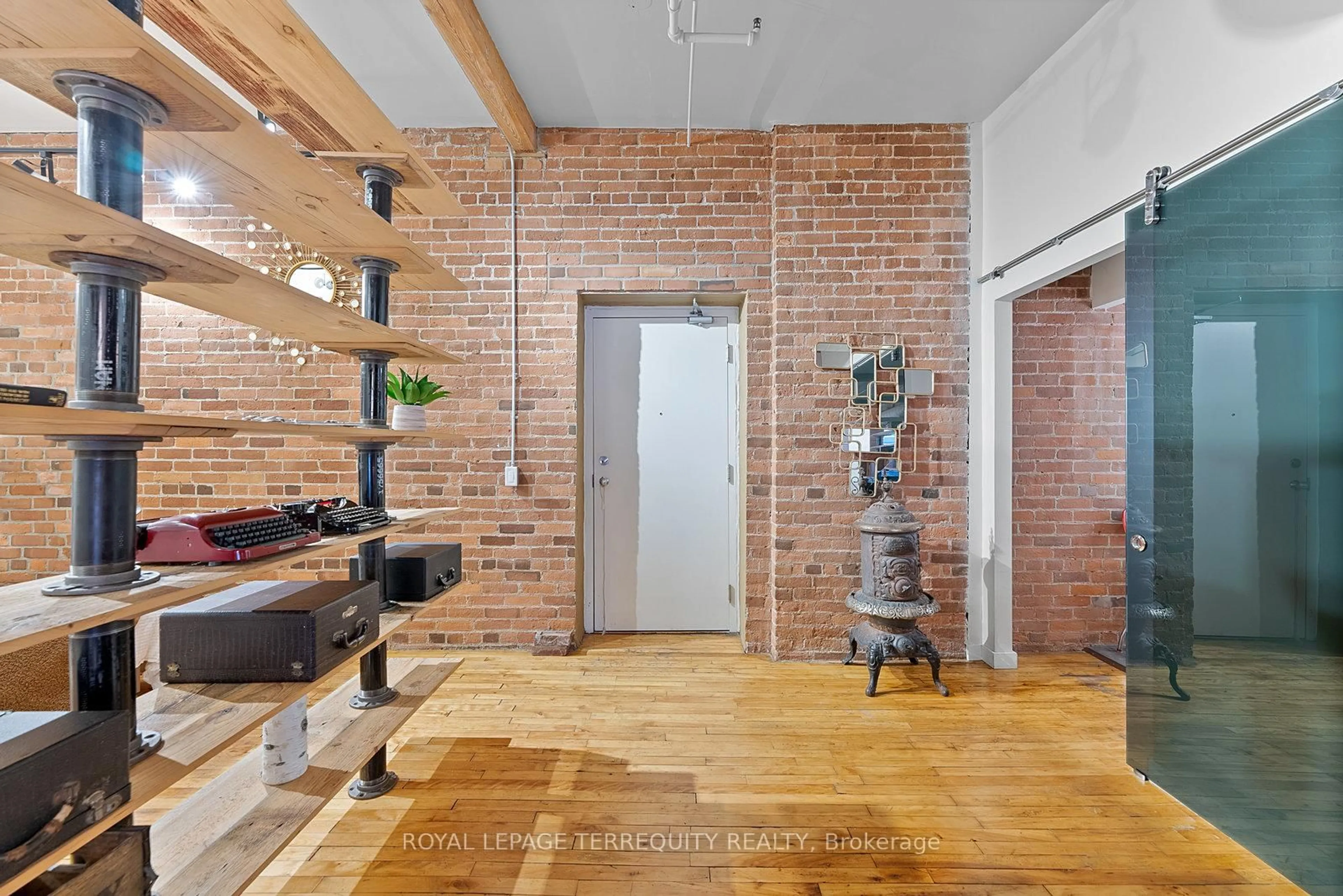 Indoor entryway for 90 Sherbourne St #603, Toronto Ontario M5A 2R1