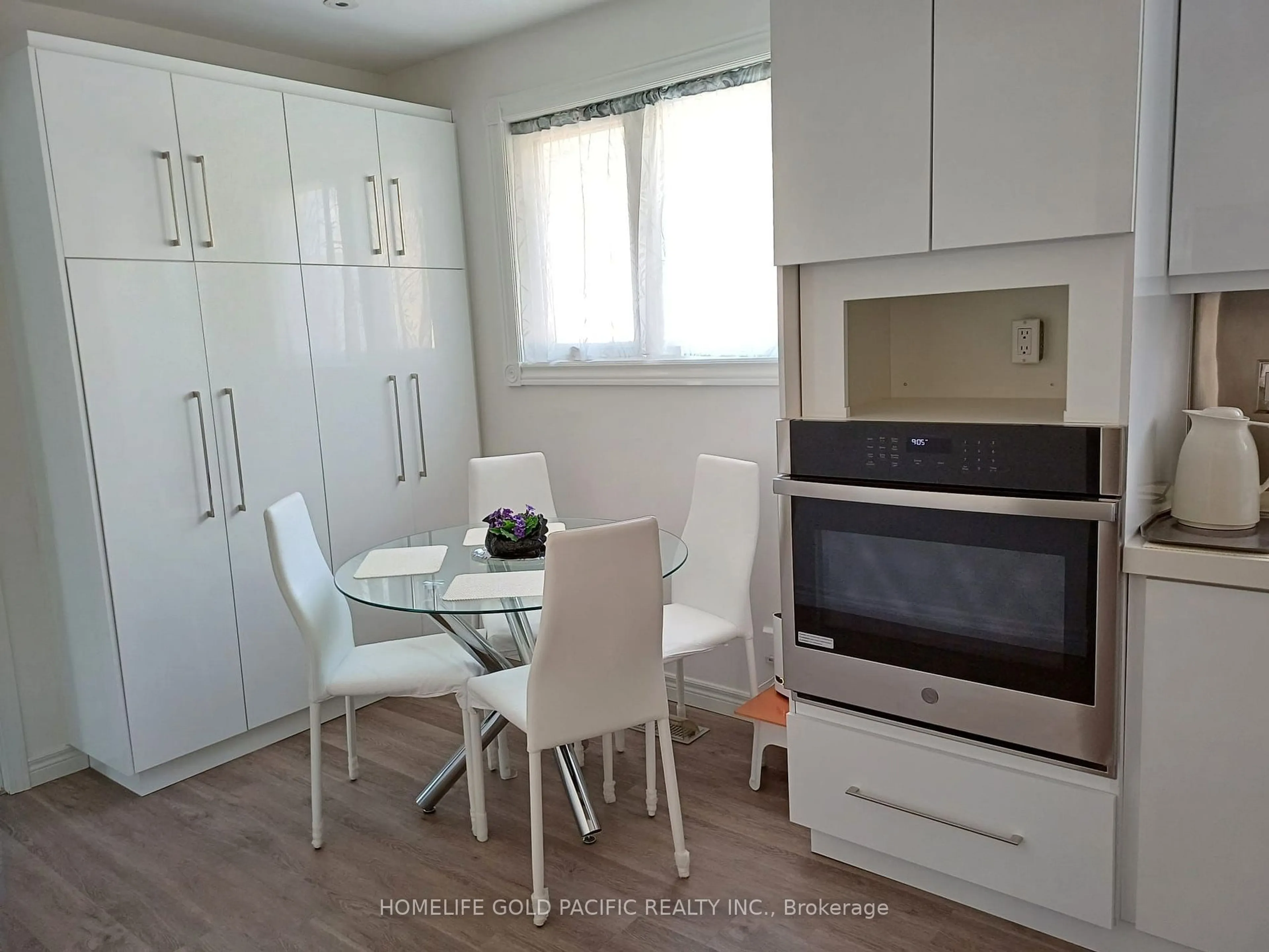 Standard kitchen, wood/laminate floor for 49 Mentor Blvd, Toronto Ontario M2H 2M9