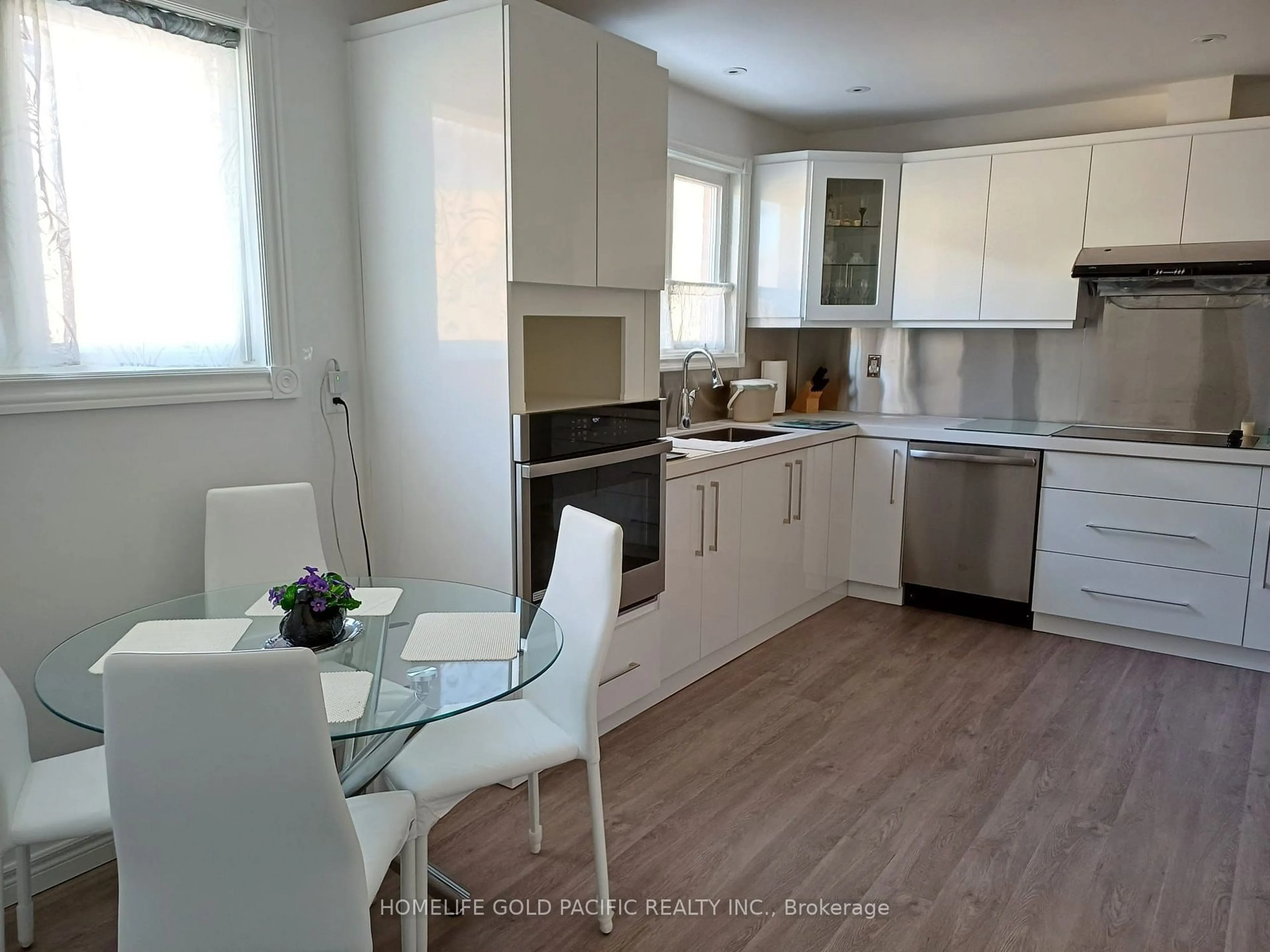 Standard kitchen, wood/laminate floor for 49 Mentor Blvd, Toronto Ontario M2H 2M9