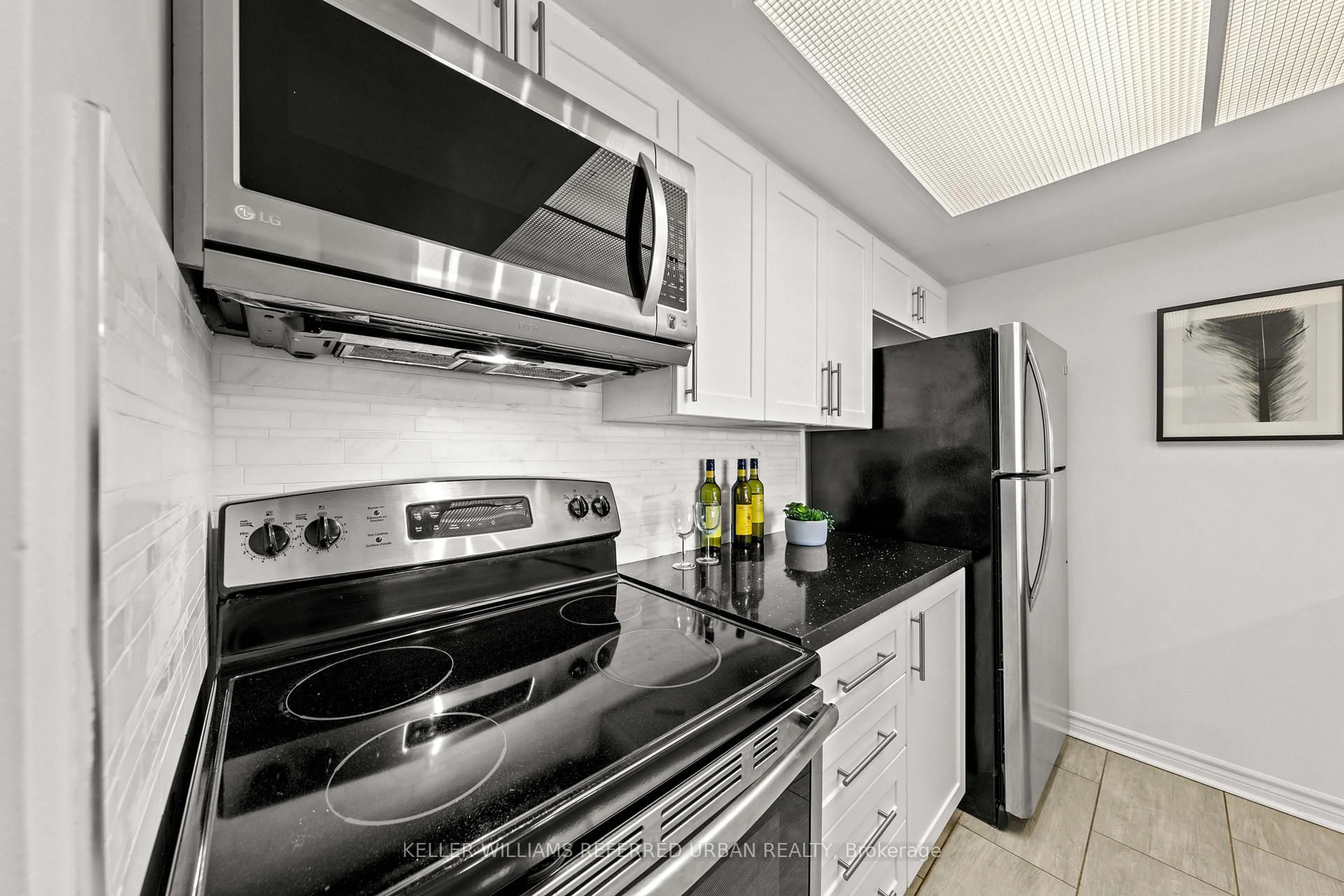 Standard kitchen, ceramic/tile floor for 725 King St #703, Toronto Ontario M5V 2W9