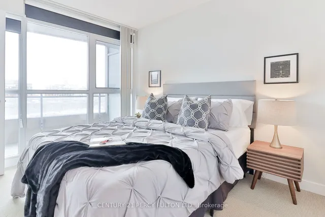Additional property image - 10 Capreol Crt Unit 607