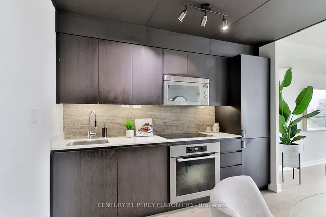Additional property image - 10 Capreol Crt Unit 607