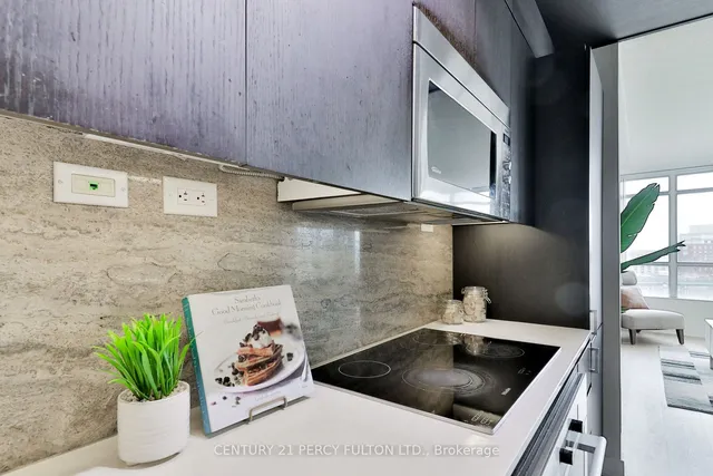 Additional property image - 10 Capreol Crt Unit 607