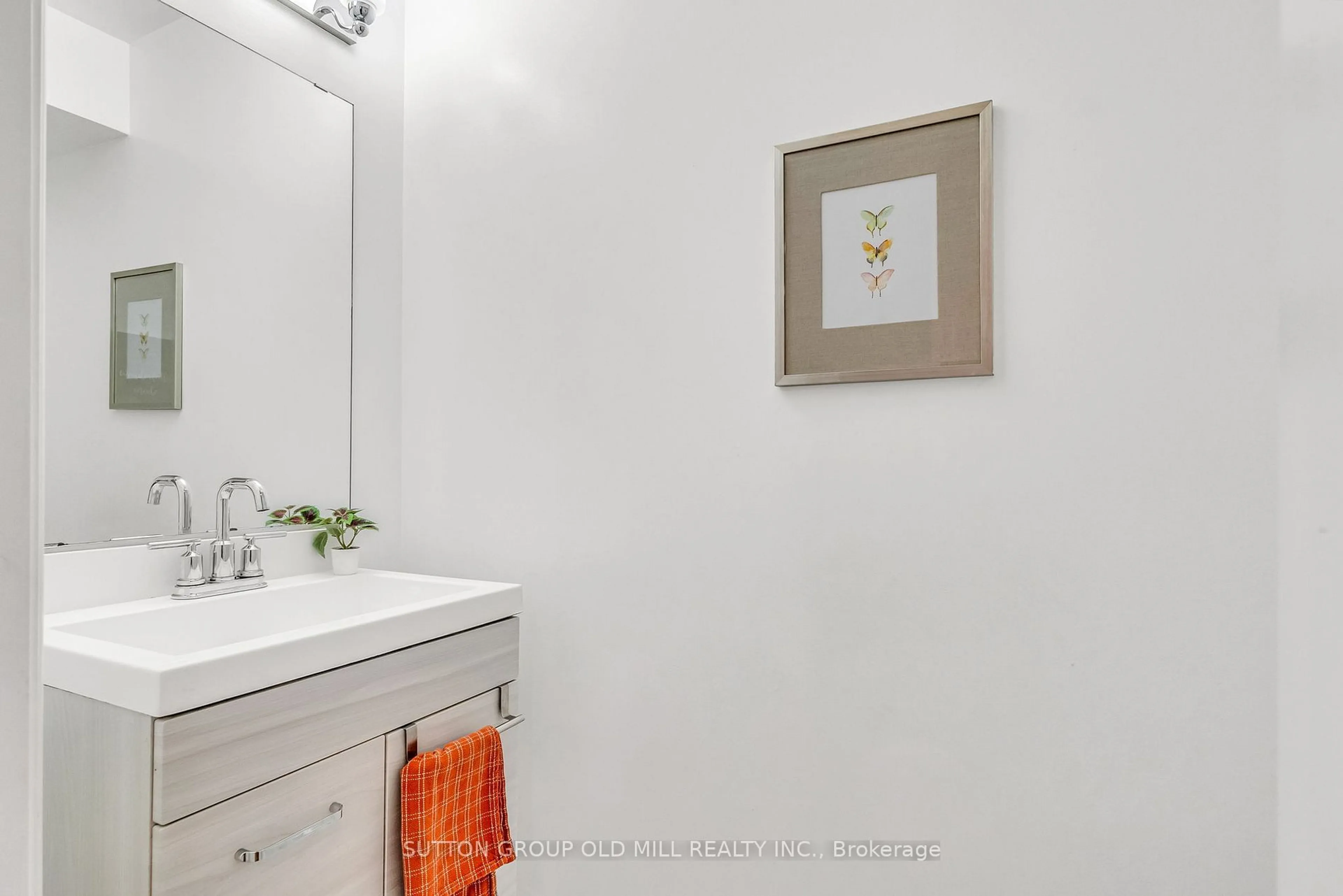 Standard bathroom, ceramic/tile floor for 988 Sheppard Ave #21, Toronto Ontario M3H 2T6