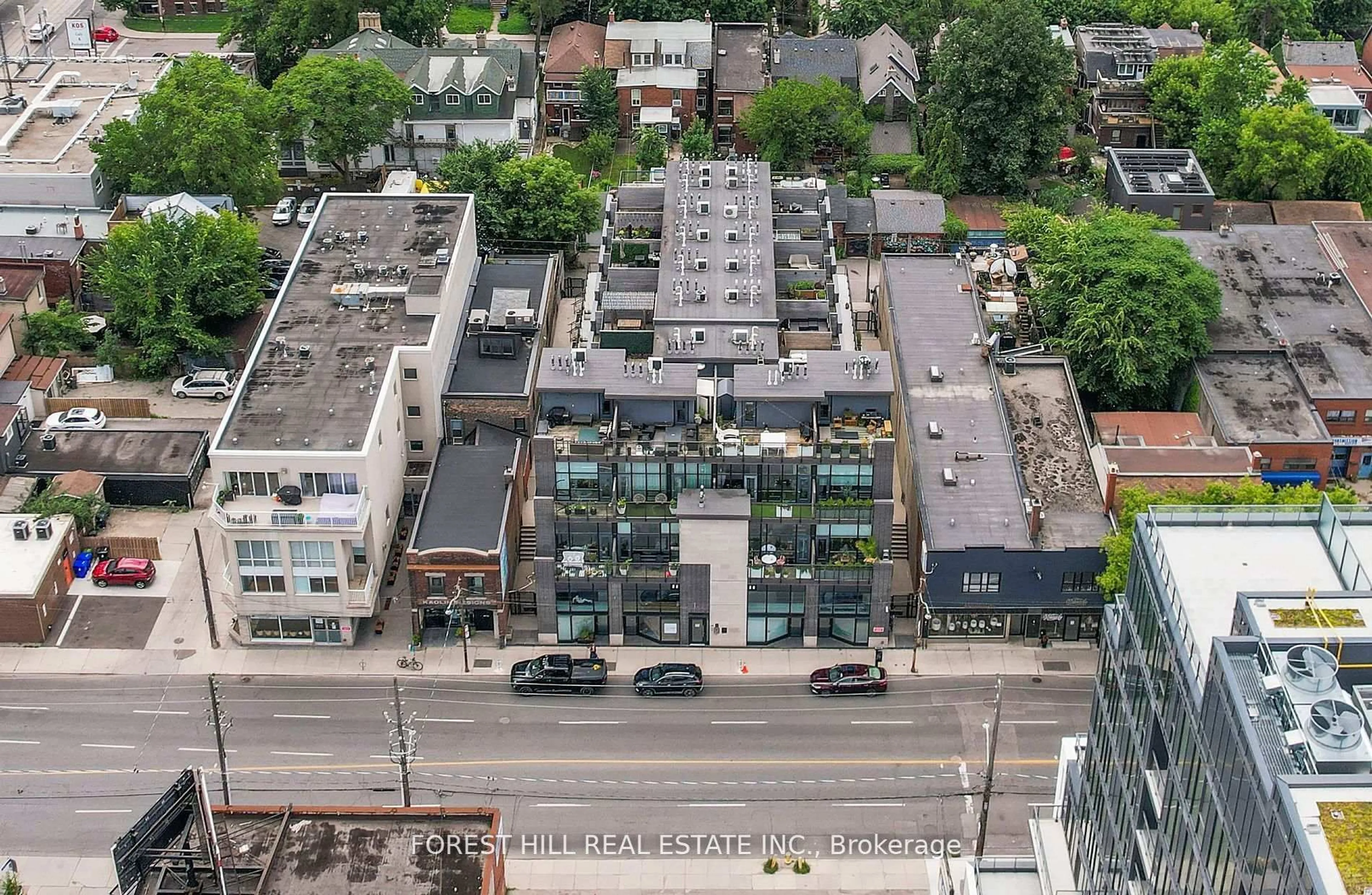 A pic from outside/outdoor area/front of a property/back of a property/a pic from drone, city buildings view from balcony for 483 Dupont St #112, Toronto Ontario M6G 1Y6