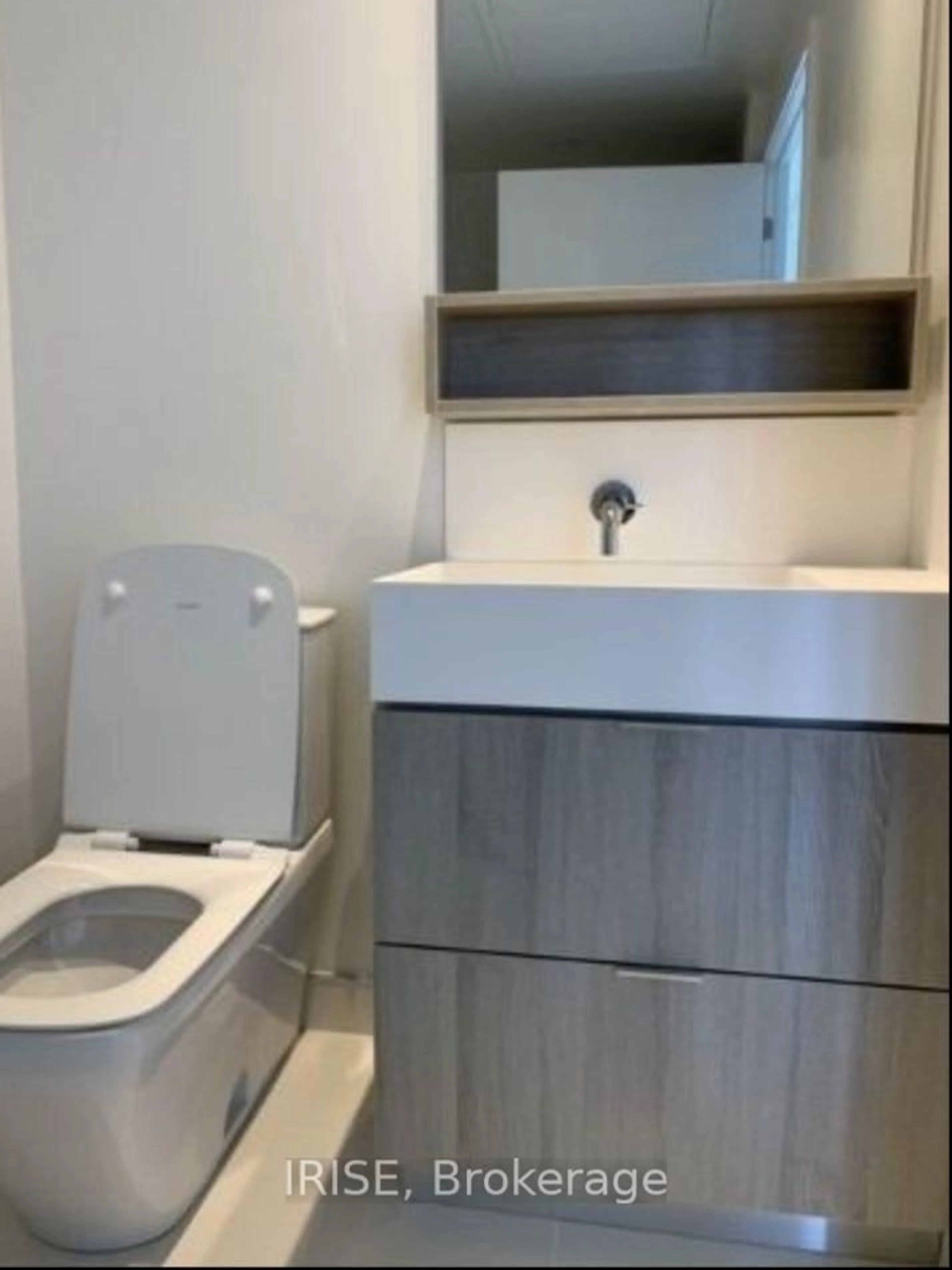 Standard bathroom, floor is not visible for 8 Hillsdale Ave #1219, Toronto Ontario M4S 0B1