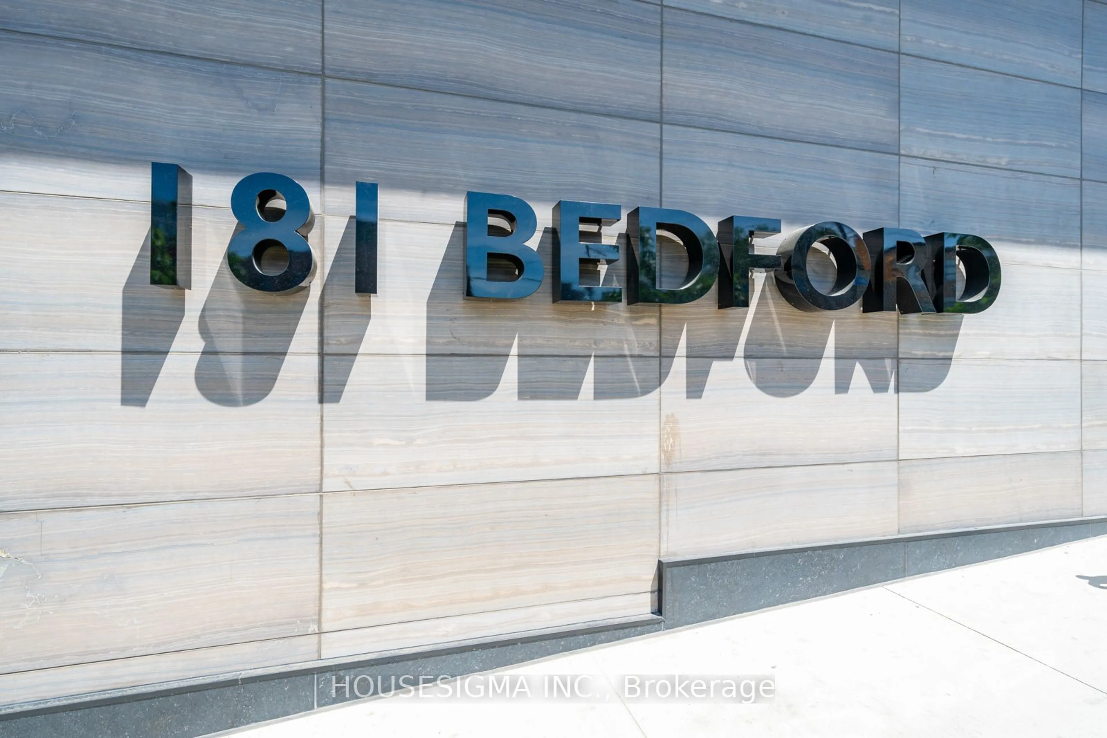 Indoor foyer for 181 Bedford Rd #2004, Toronto Ontario M5R 0C2