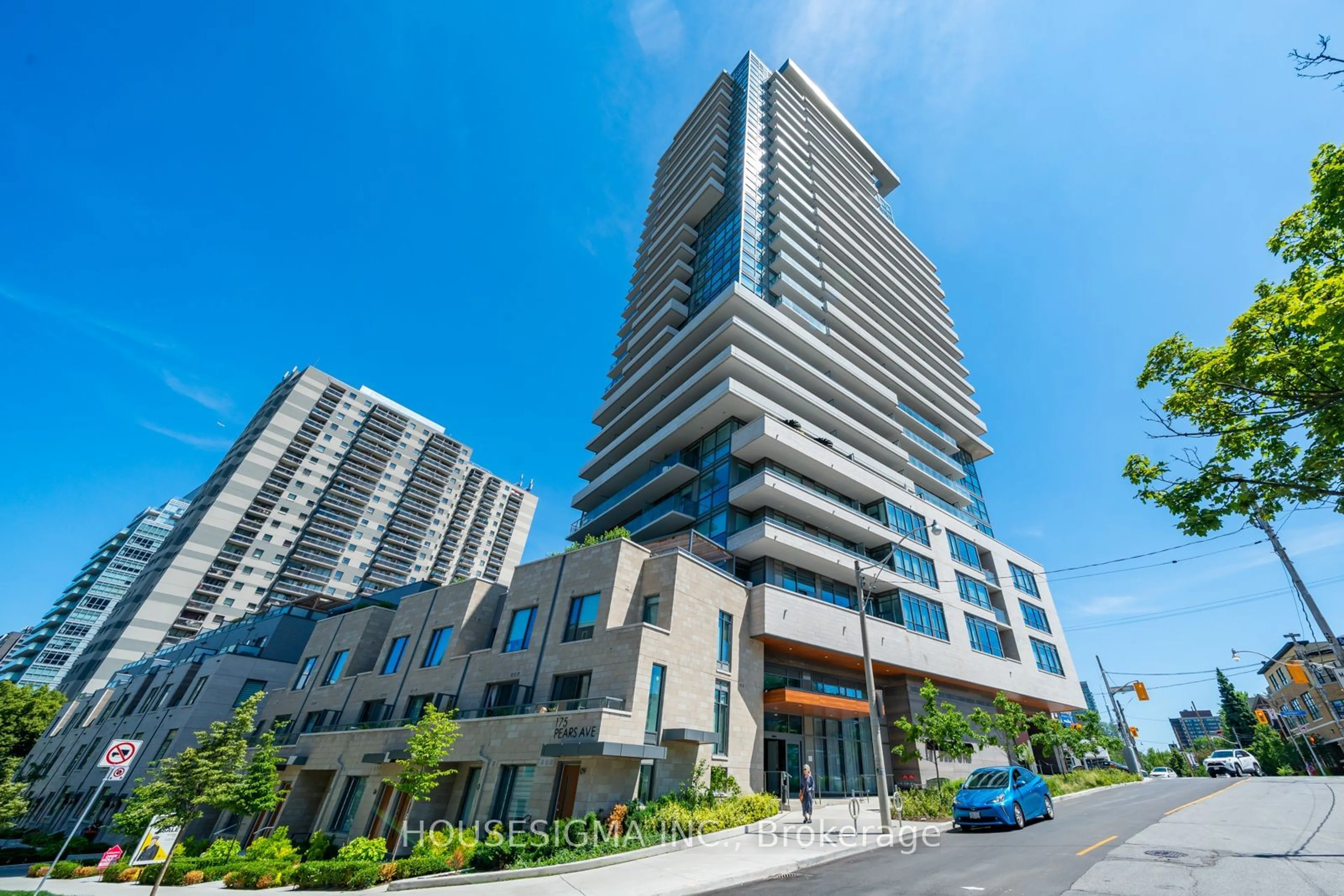 Indoor foyer for 181 Bedford Rd #2004, Toronto Ontario M5R 0C2