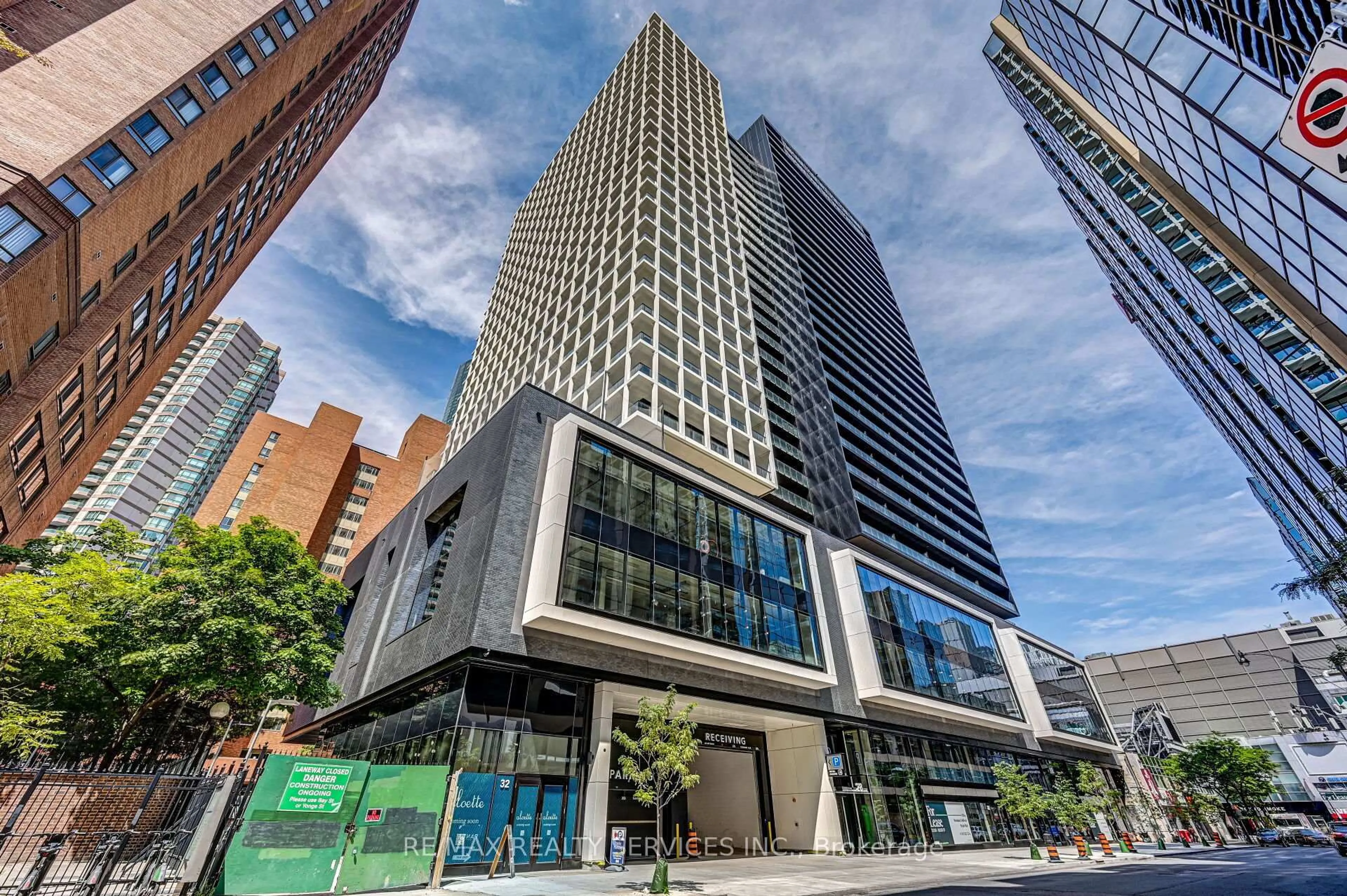 Indoor foyer for 20 Edward St #1719, Toronto Ontario M5G 1C9
