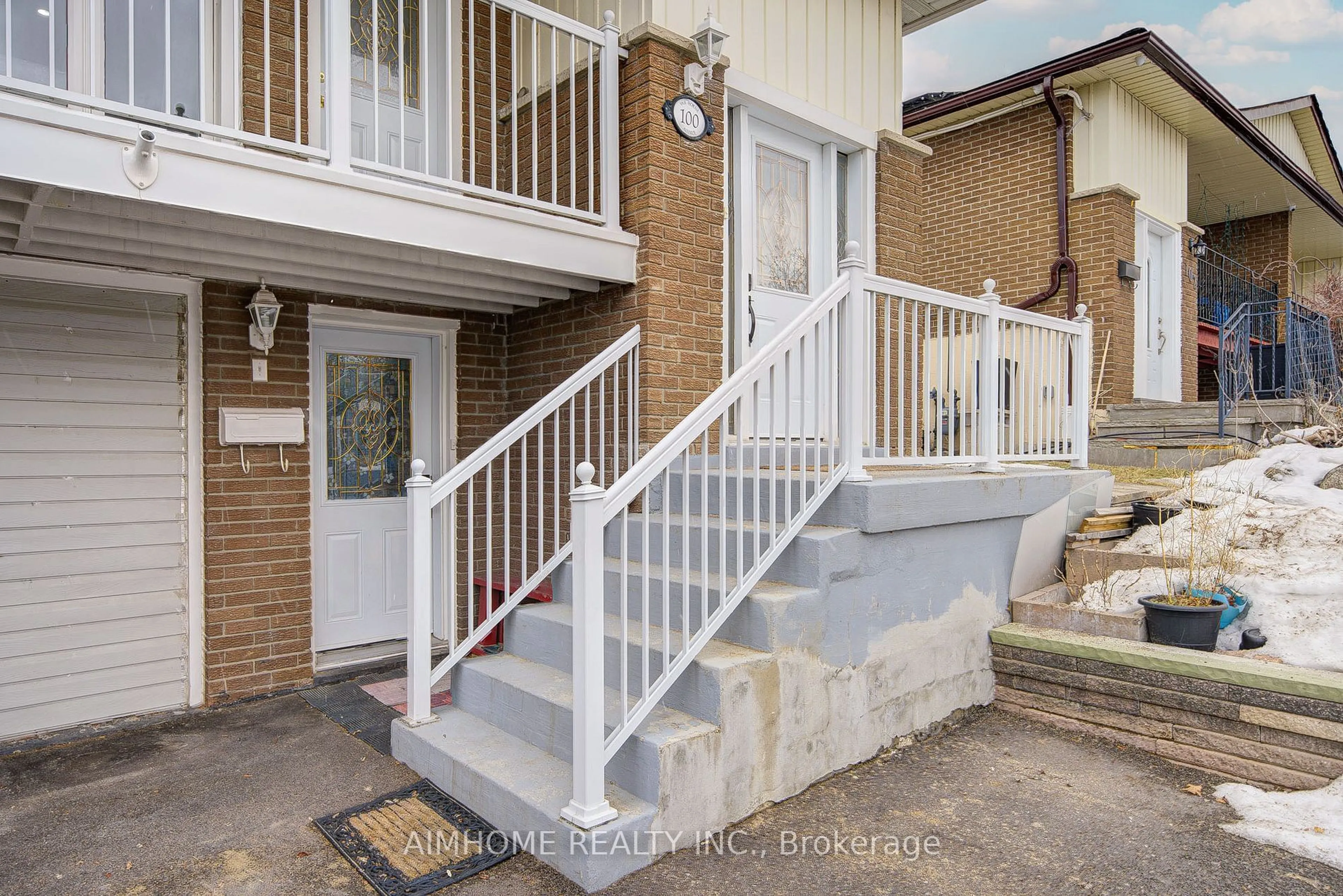 Stairs for 100 Van Horne Ave, Toronto Ontario M2J 2T1